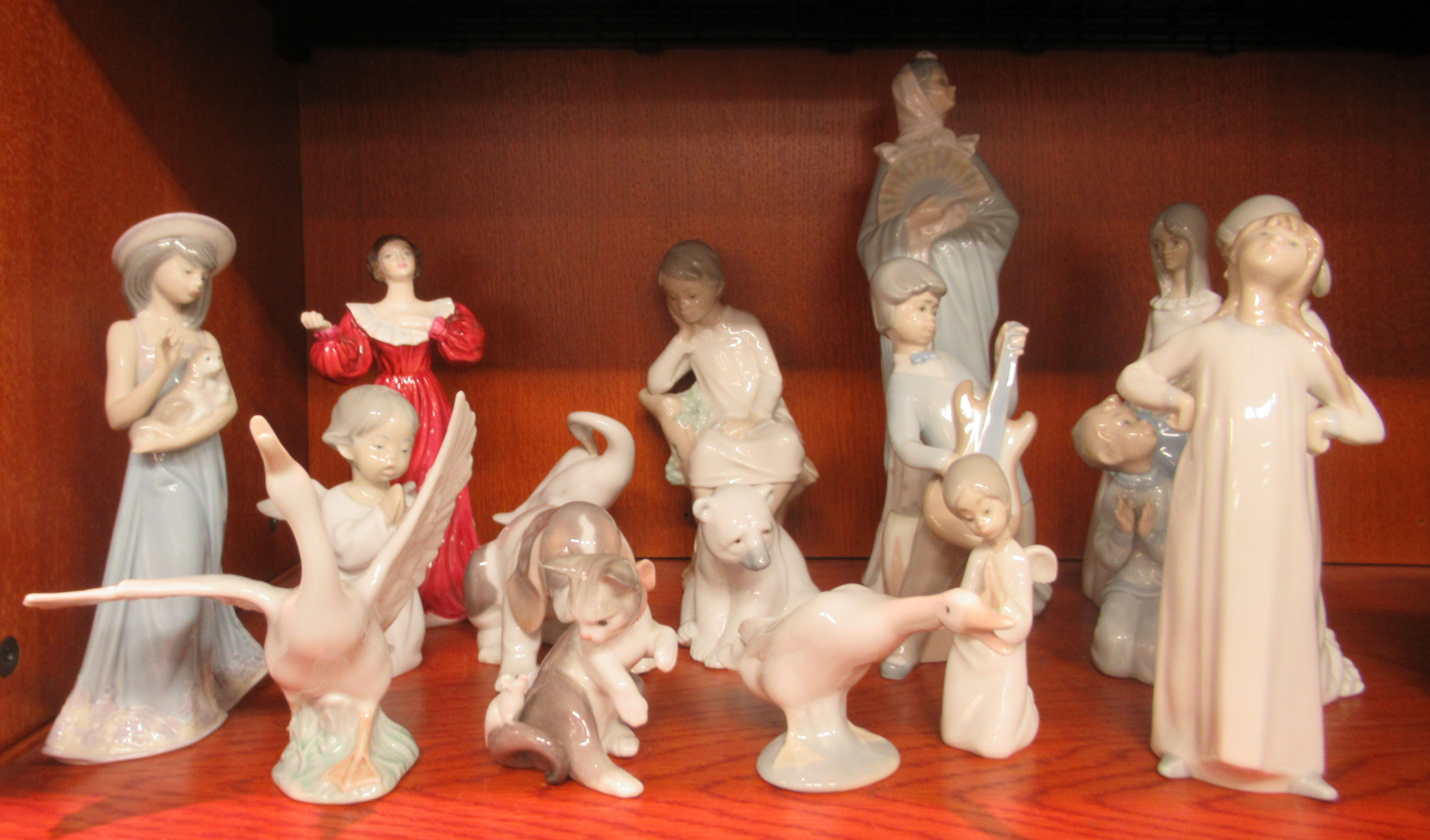 Decorative ceramics: to include Lladro porcelain model animals  largest 4.5"h