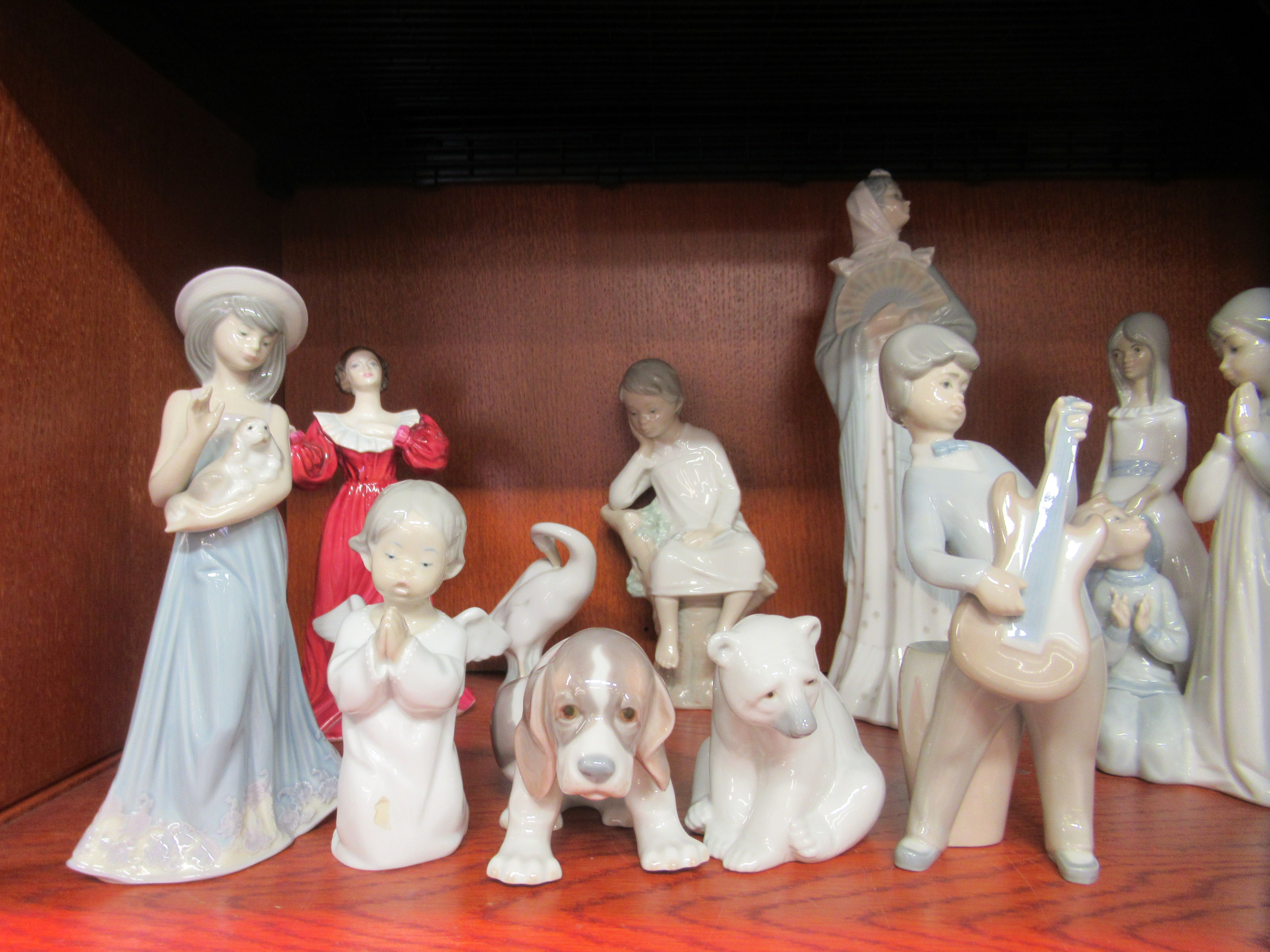 Decorative ceramics: to include Lladro porcelain model animals  largest 4.5"h - Image 4 of 12