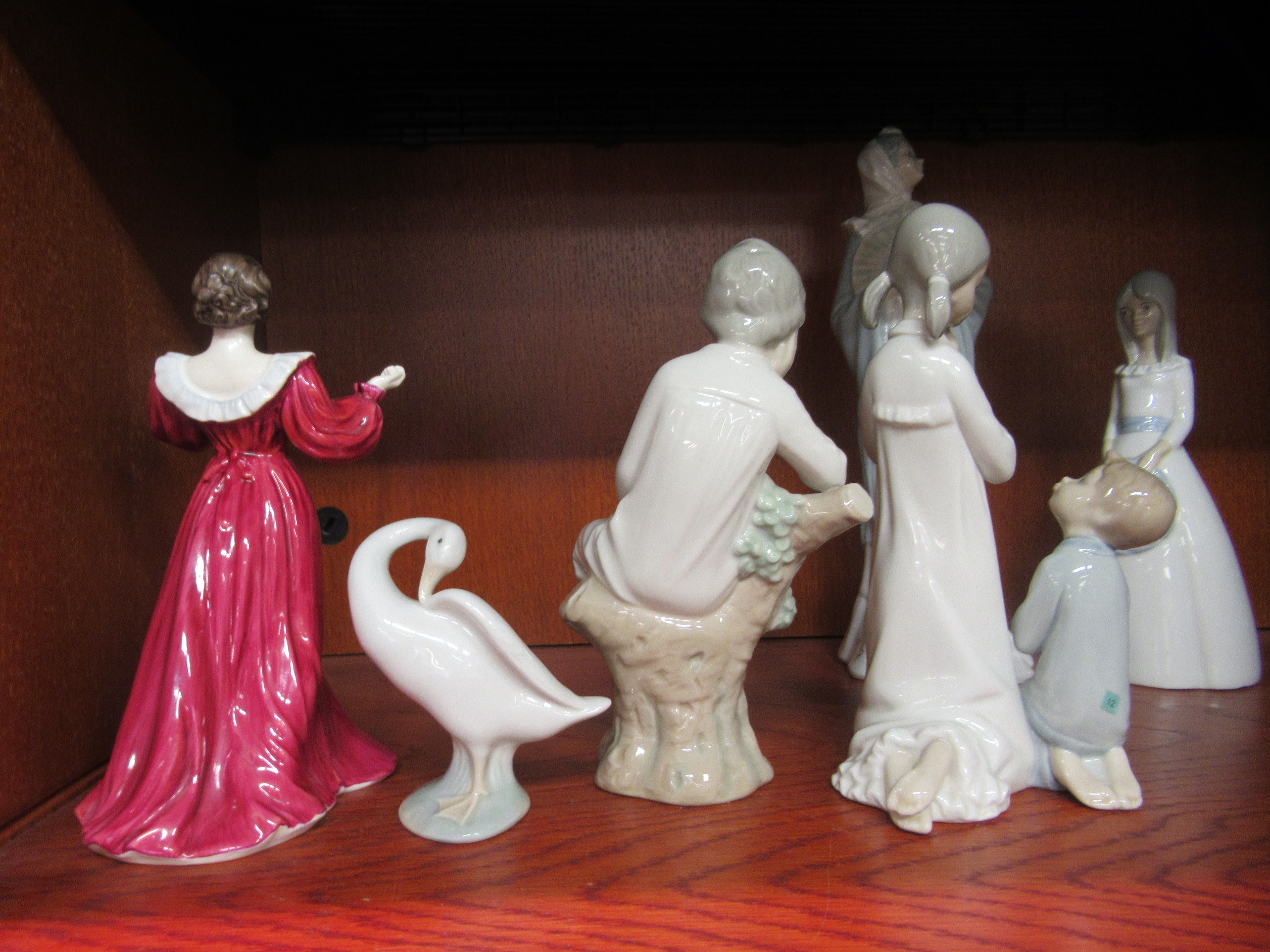 Decorative ceramics: to include Lladro porcelain model animals  largest 4.5"h - Image 8 of 12