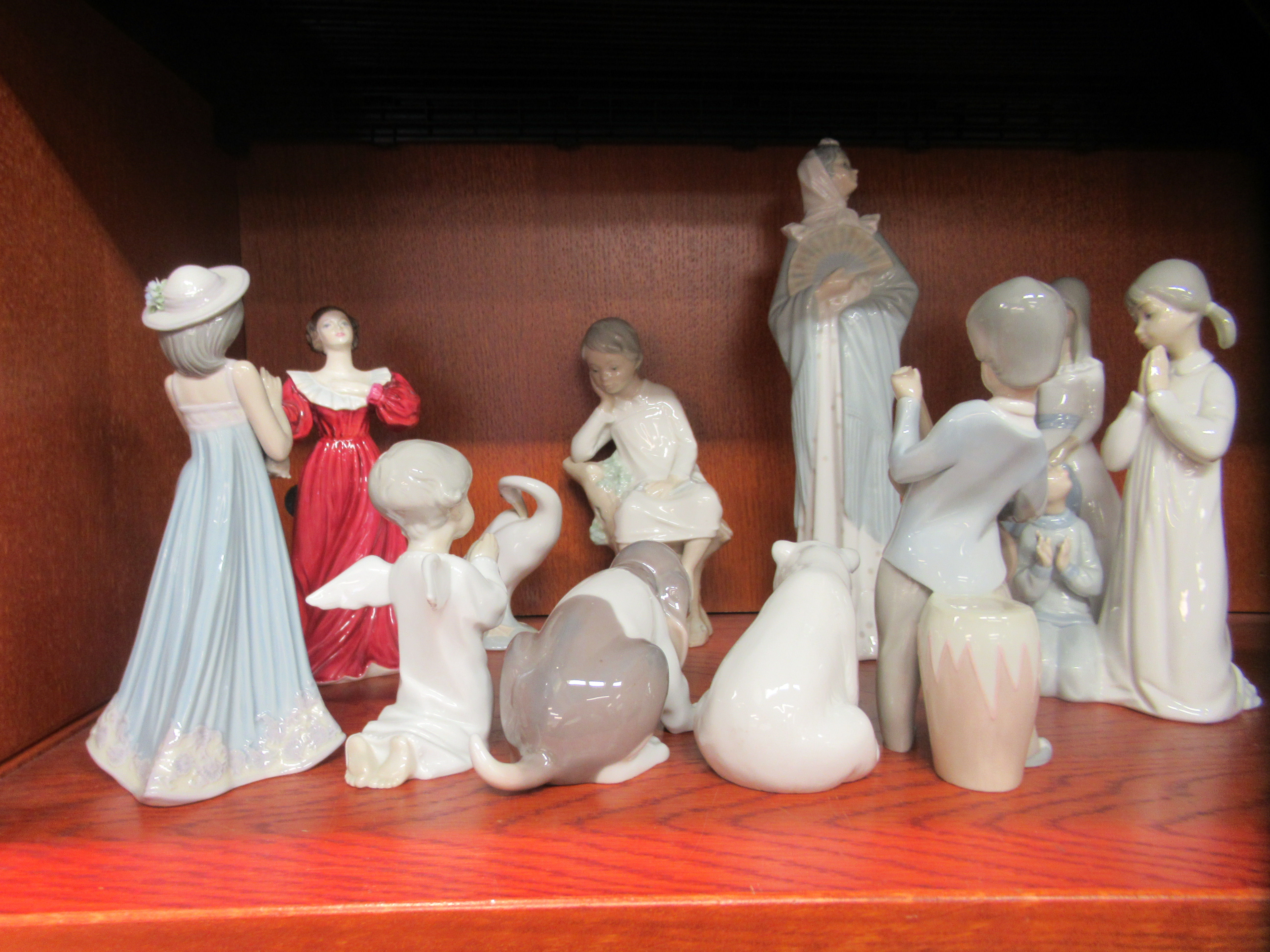 Decorative ceramics: to include Lladro porcelain model animals  largest 4.5"h - Image 5 of 12