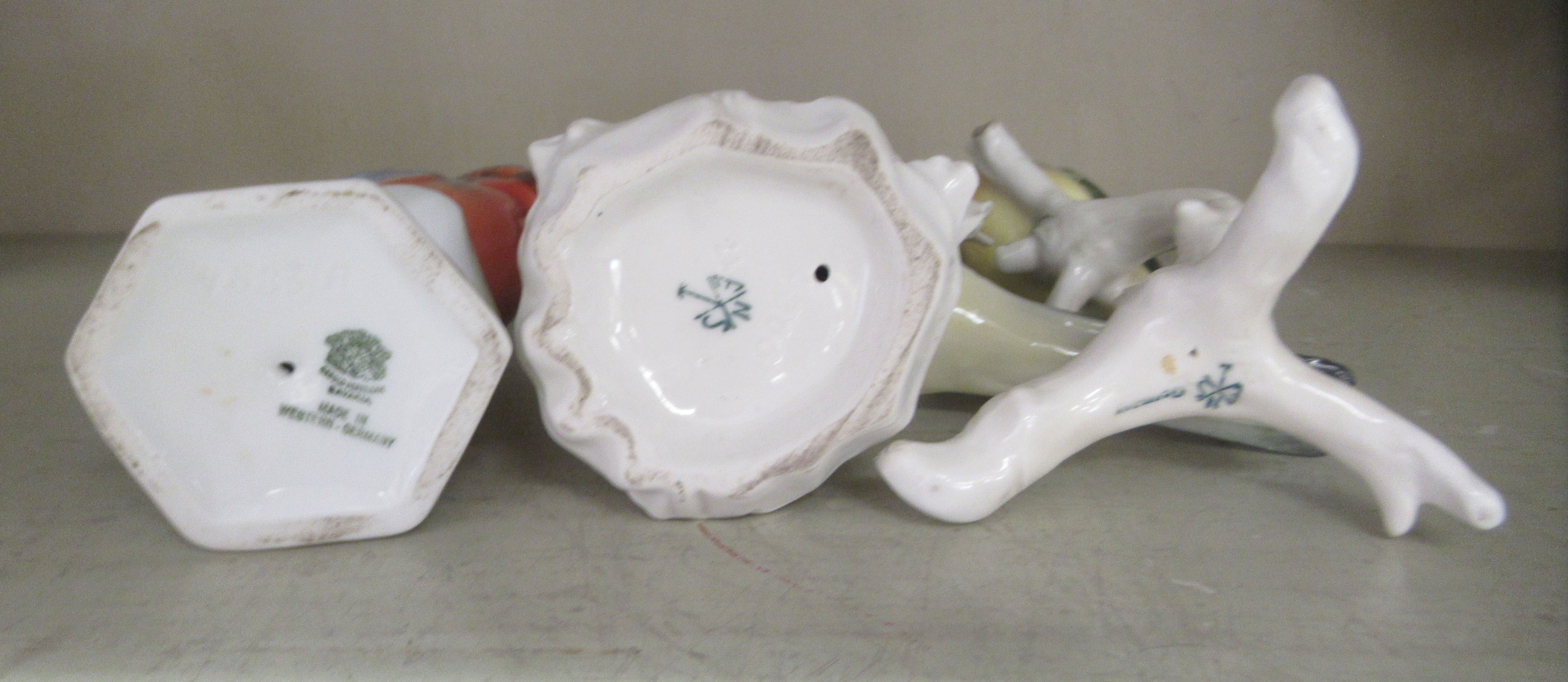 Decorative ceramics: to include a Kaiser porcelain figure, a hunter  10"h - Image 5 of 9