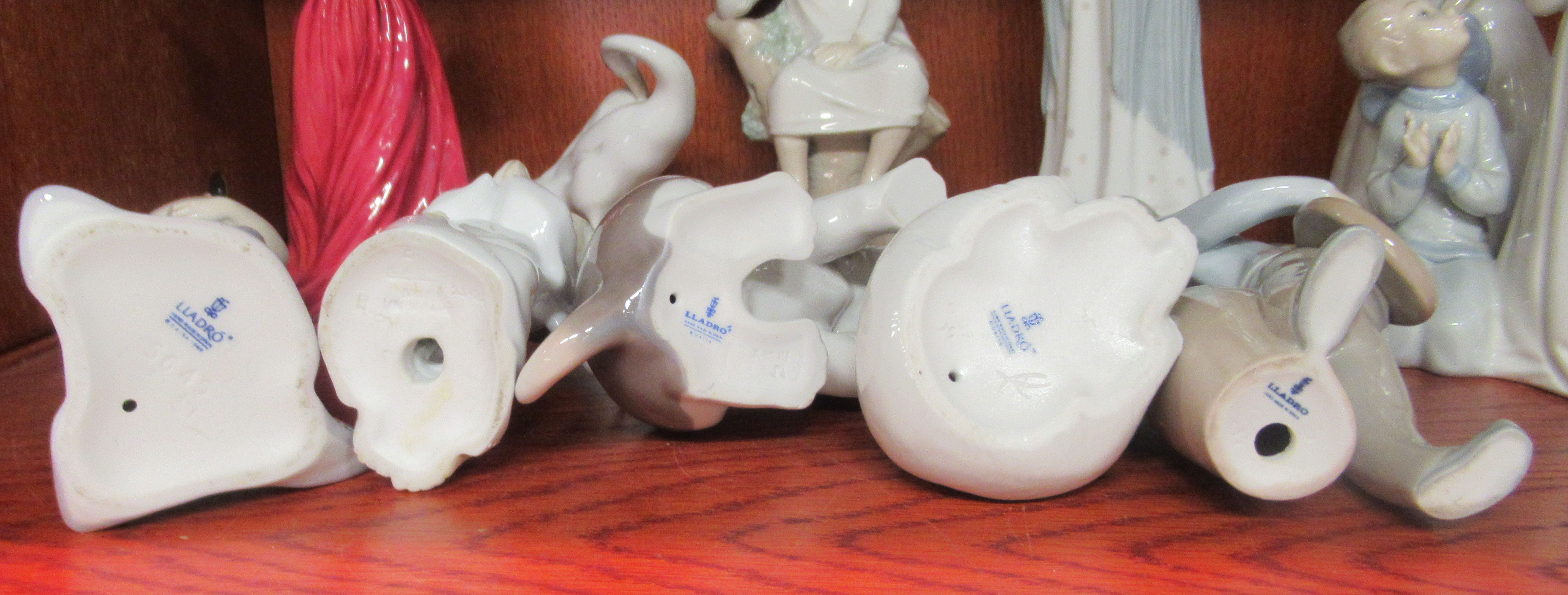 Decorative ceramics: to include Lladro porcelain model animals  largest 4.5"h - Image 6 of 12
