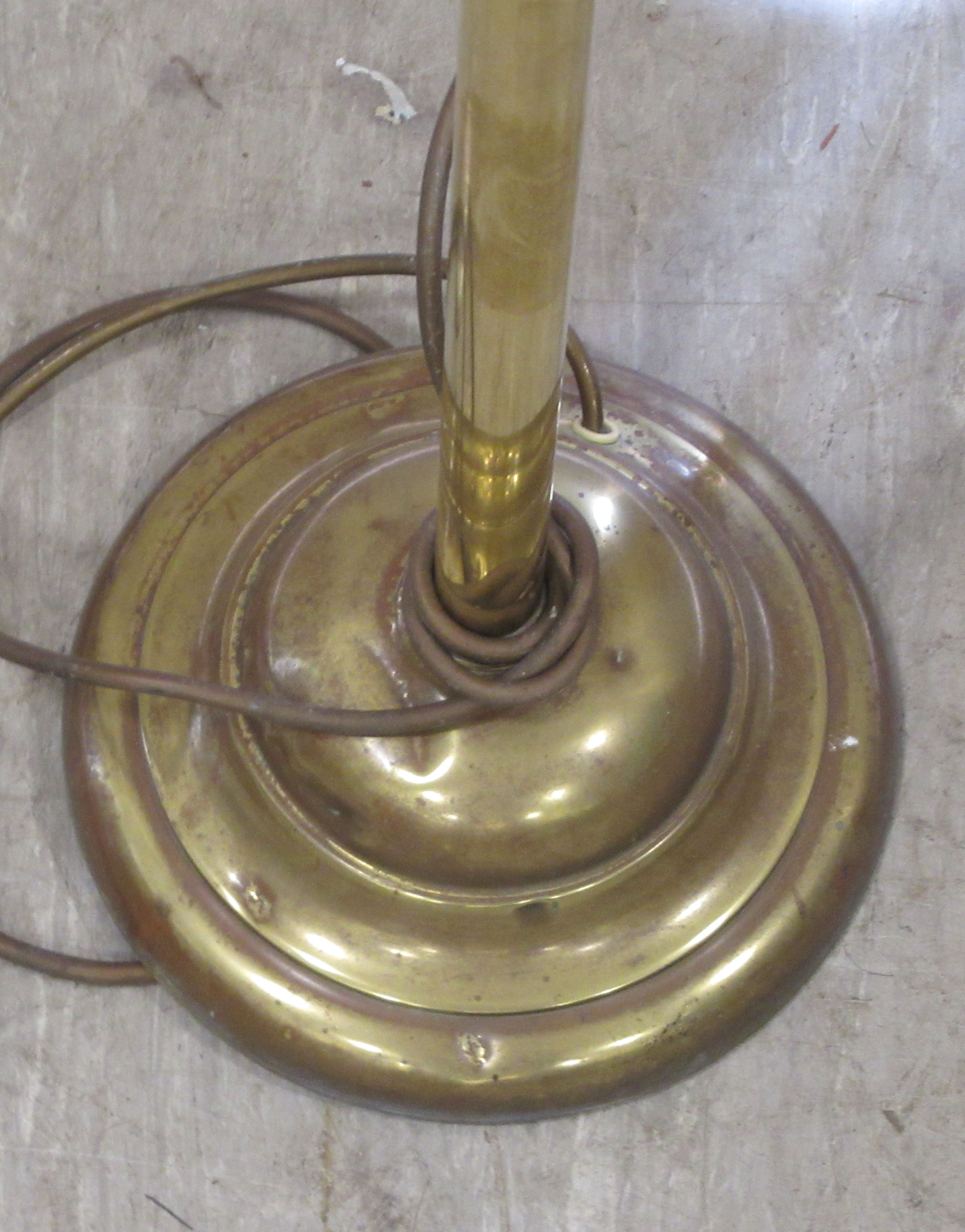 A mid 20thC lacquered brass telescopic standard lamp with an arched arm, accommodating a green glass - Image 4 of 4