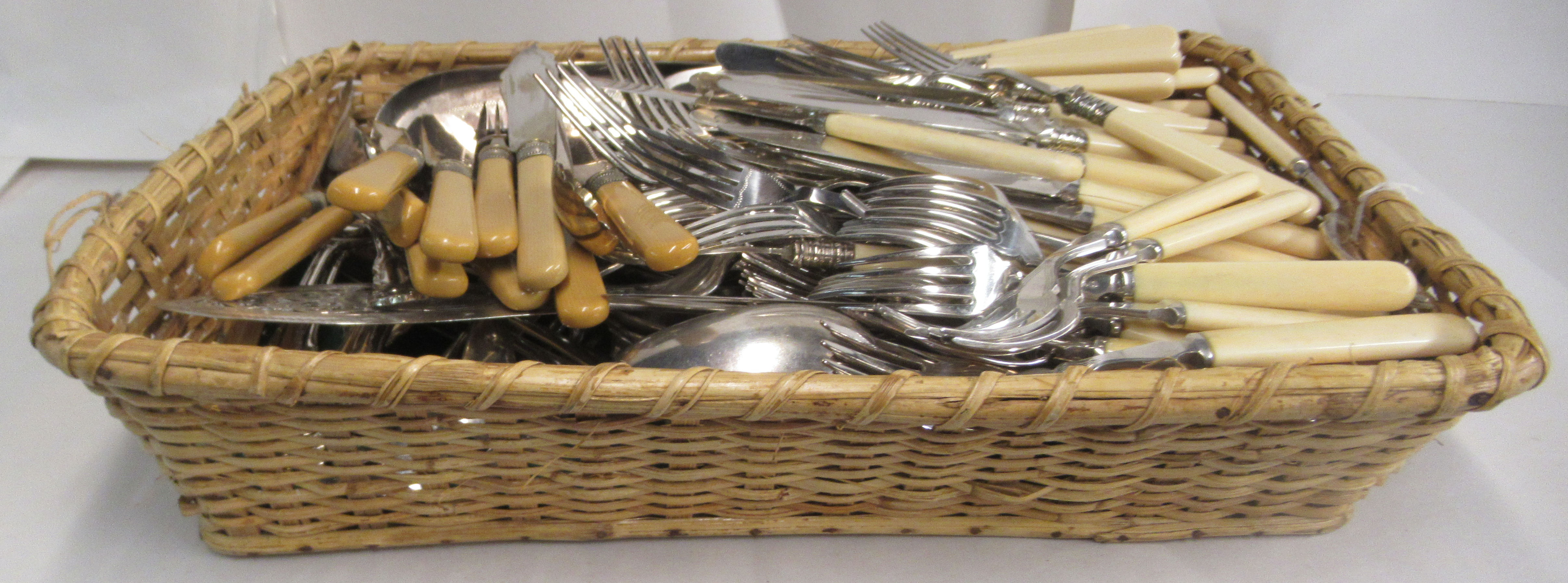 Variously patterned Mappin & Webb and other EPNS cutlery and flatware