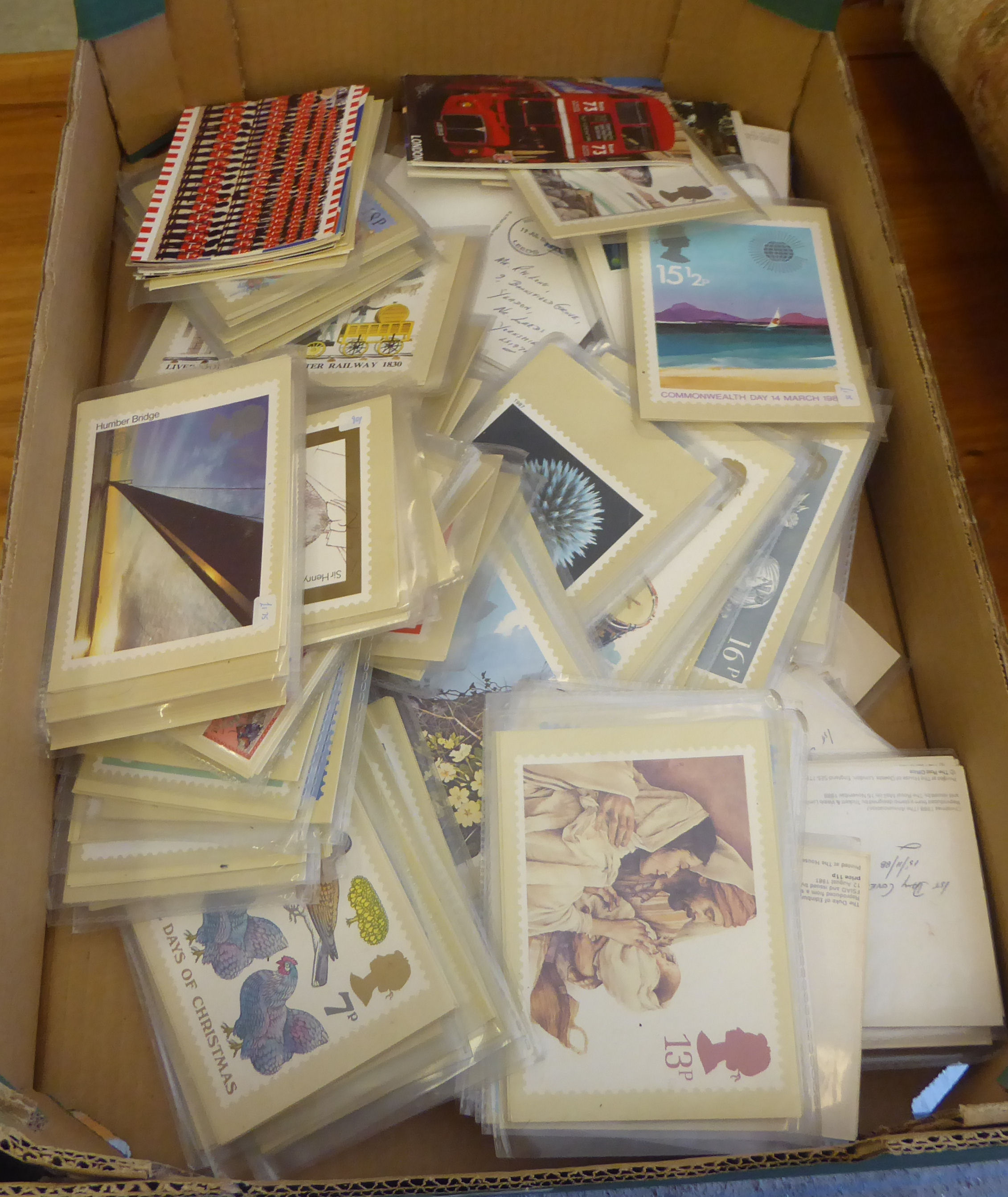 Uncollated, mainly used, postcards: to include seaside resort and Royal Mail printed issues