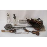 Dressing table accessories: to include filigree items; and tortoiseshell combs/hair grips