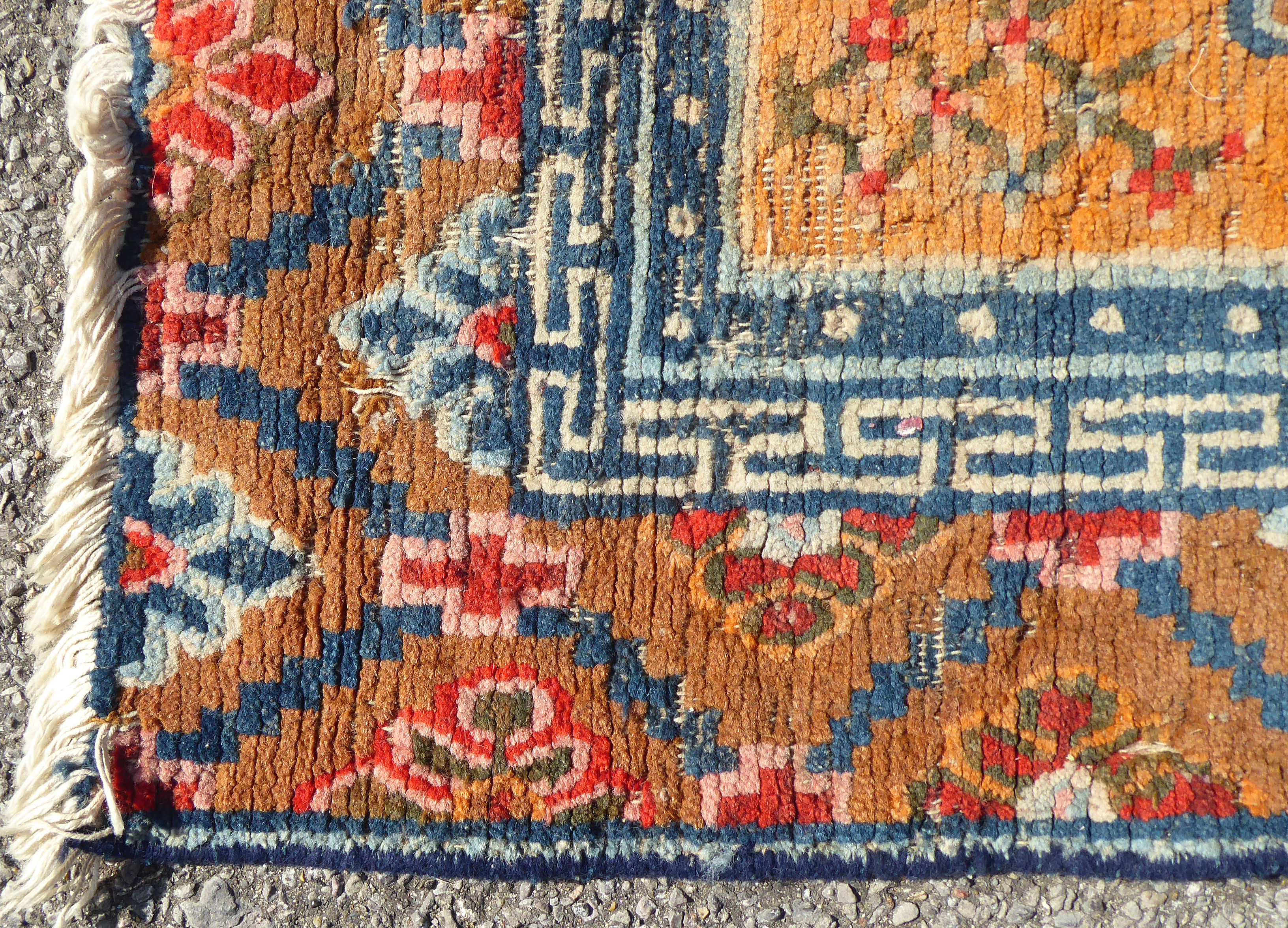 A 19thC Chinese Ning Zia rug with three medallions on a caramel coloured ground  54" x 29" - Bild 3 aus 5