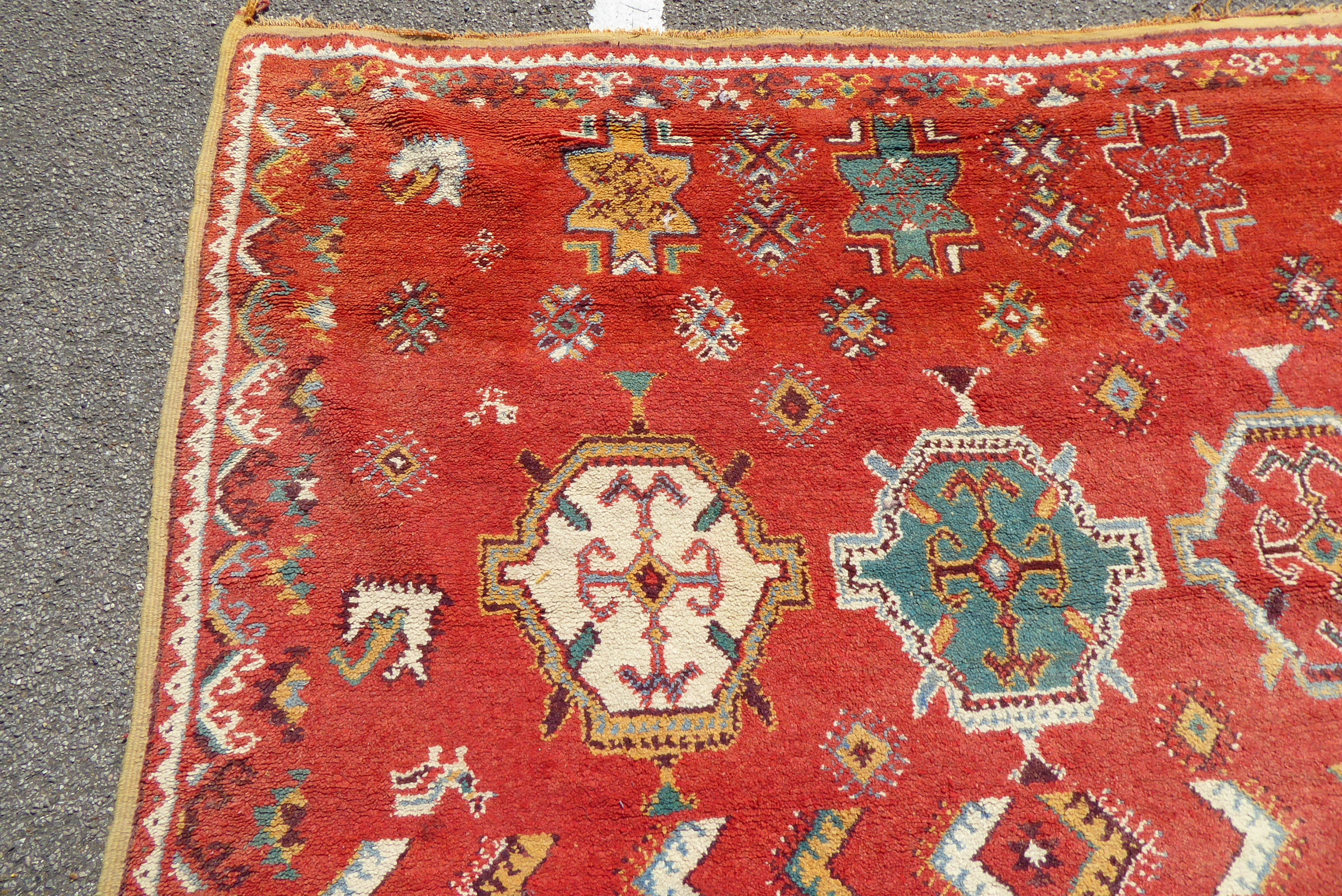 A mid 20thC Turkish carpet with birds and geometric motifs on a red ground  115" x 82" - Bild 5 aus 8