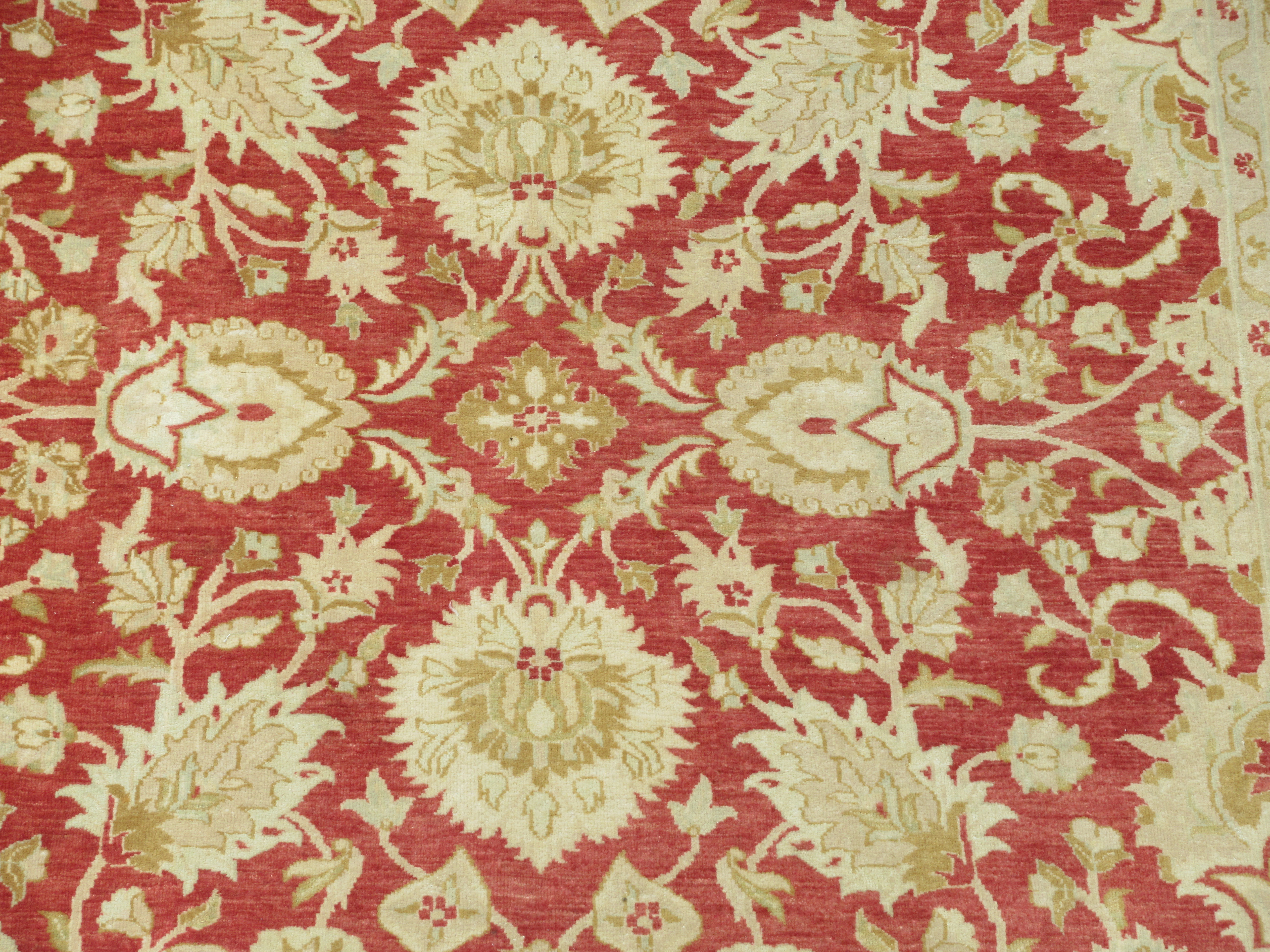 A Persian carpet, decorated with repeating stylised floral designs, on a cream and salmon coloured - Bild 2 aus 4