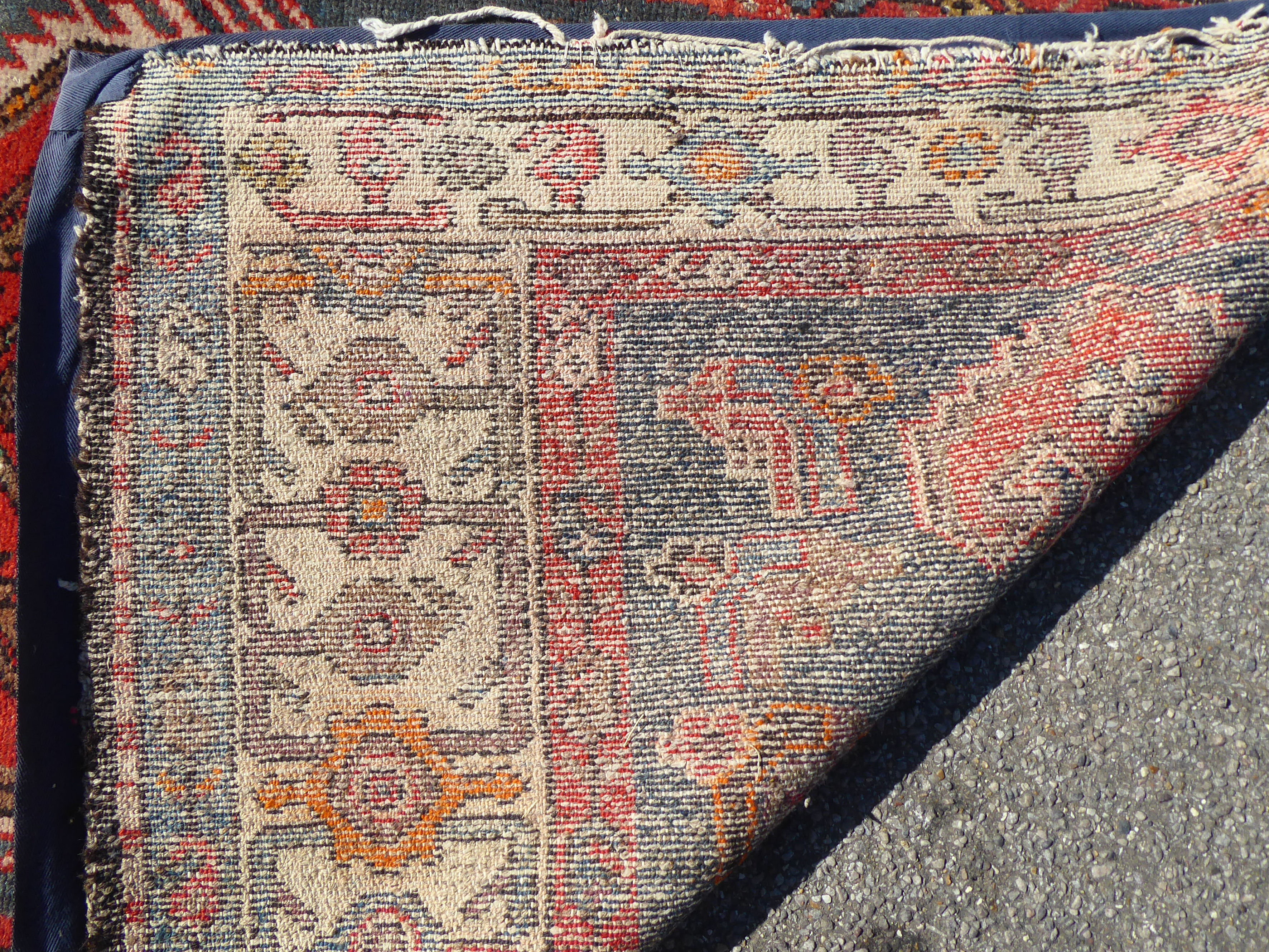 An early 20thC Mazlaghan (Hamadan) rug with central pole medallion, on a blue ground within a - Bild 5 aus 5