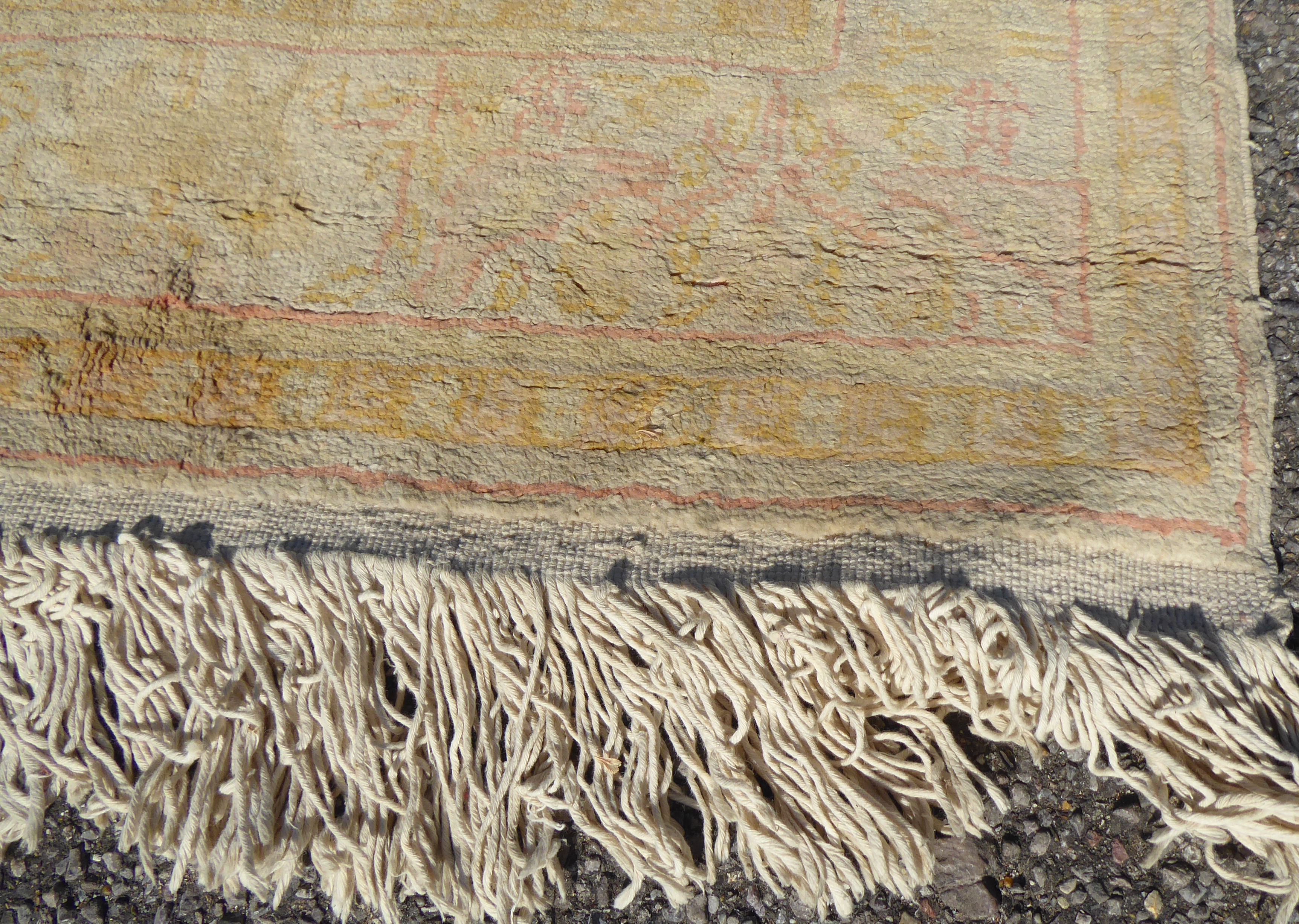 An early 20thC Turkish prayer rug, on a cream coloured ground  52" x 36" - Bild 3 aus 4