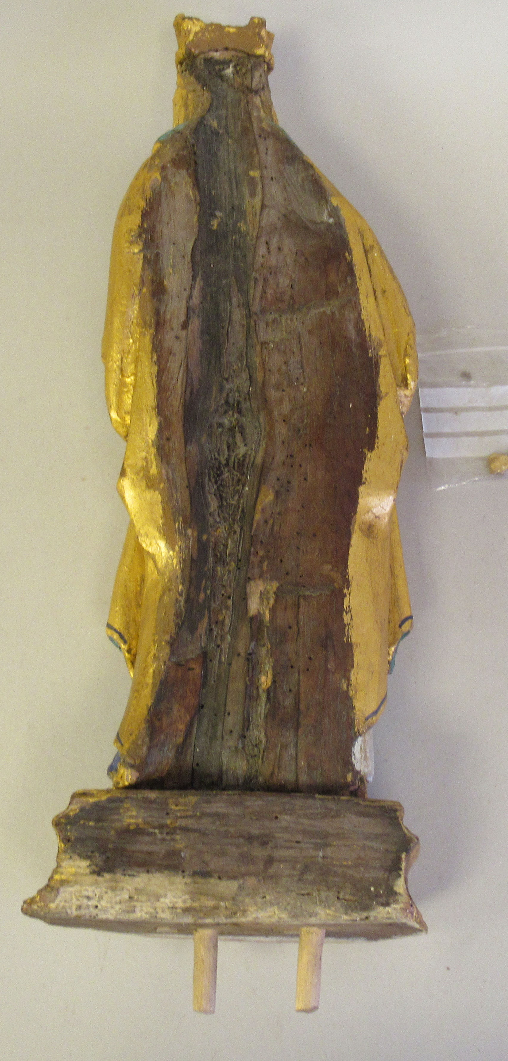 A 17th/18thC carved limewood religious flatback niche figure, the Virgin Mary and Baby Jesus, - Image 5 of 6