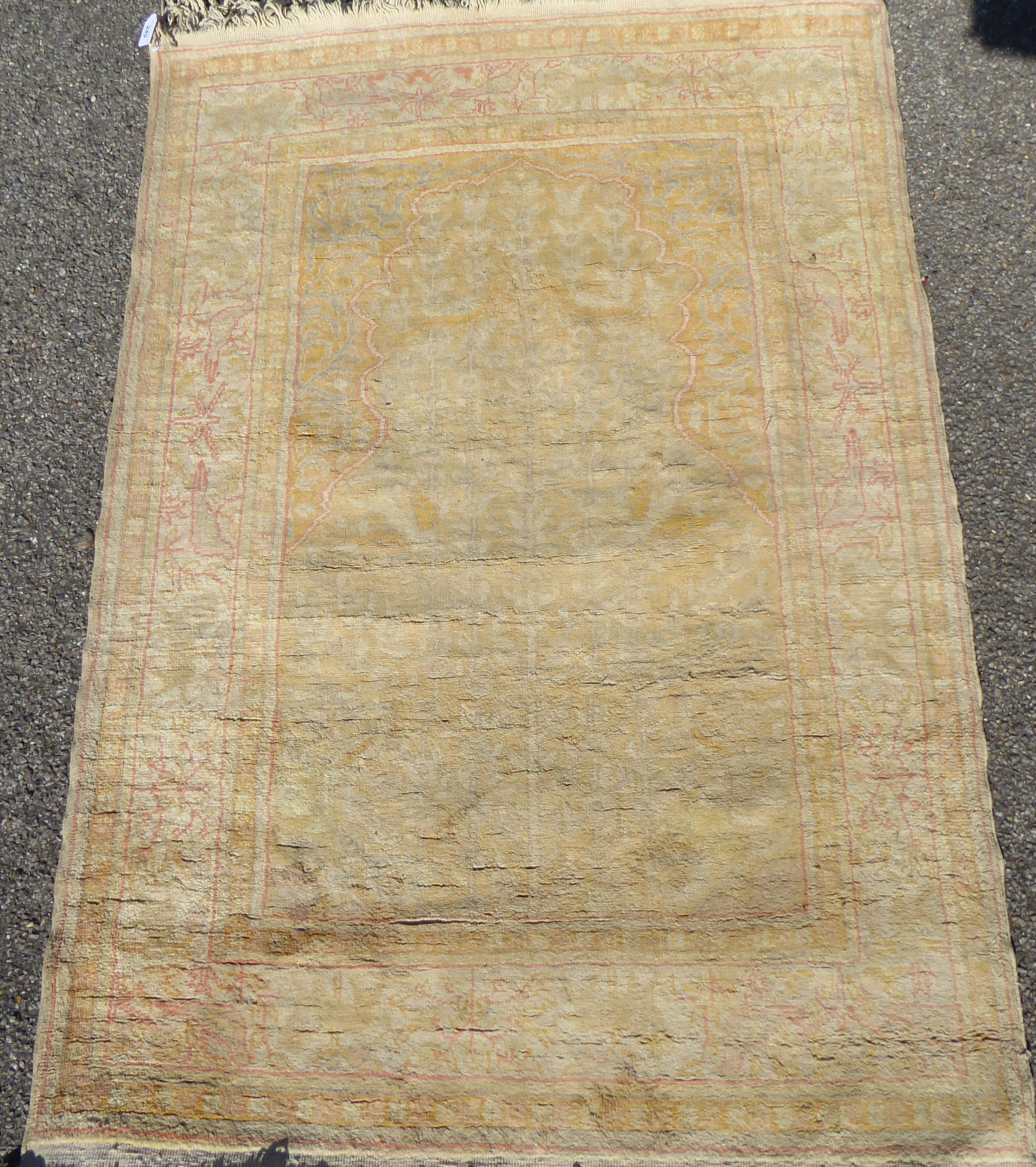 An early 20thC Turkish prayer rug, on a cream coloured ground  52" x 36" - Bild 2 aus 4