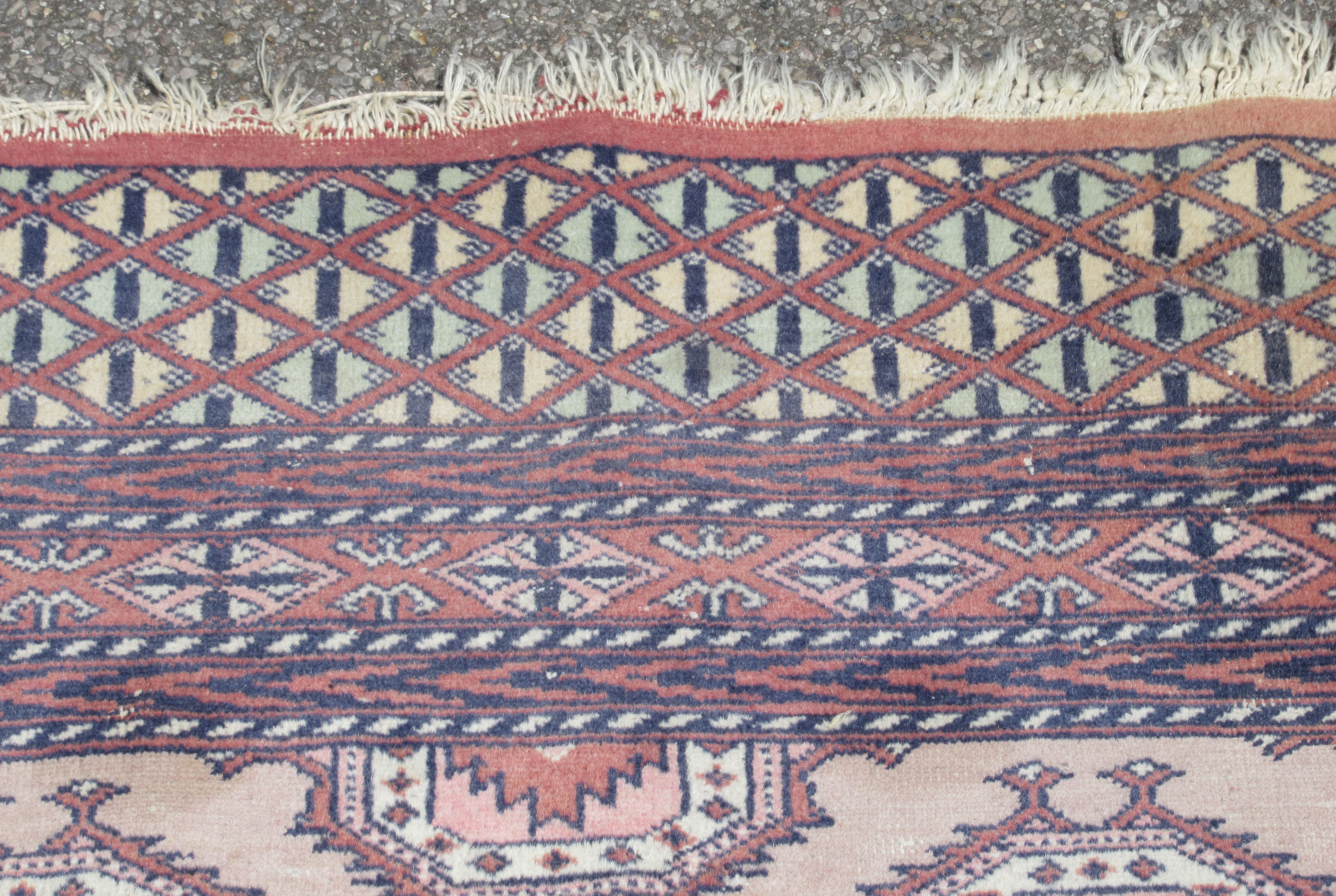 A Bokhara rug, decorated with staggered octagonal motifs, on a multi-coloured ground  48" x 72" - Bild 3 aus 5