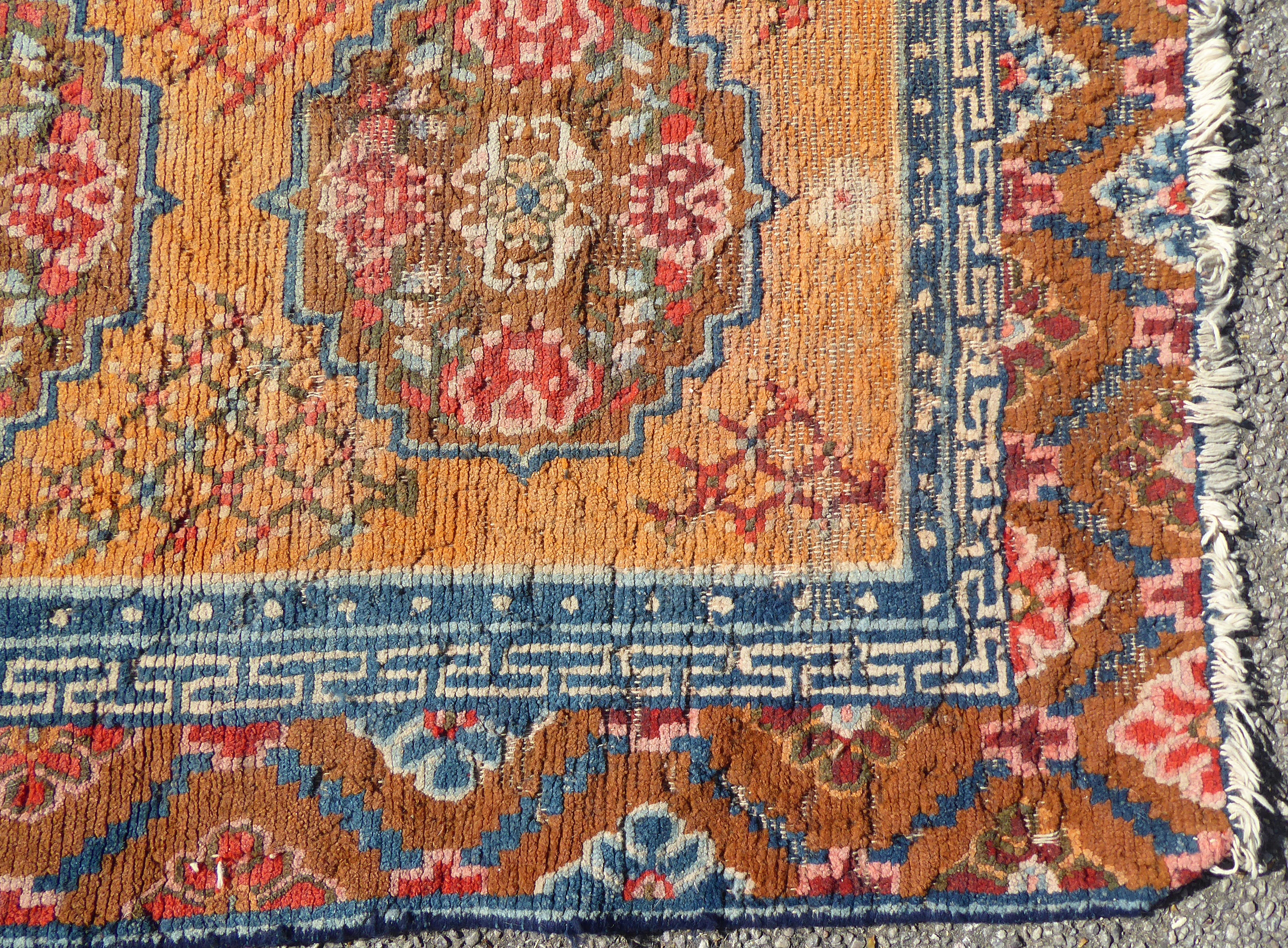 A 19thC Chinese Ning Zia rug with three medallions on a caramel coloured ground  54" x 29" - Bild 4 aus 5