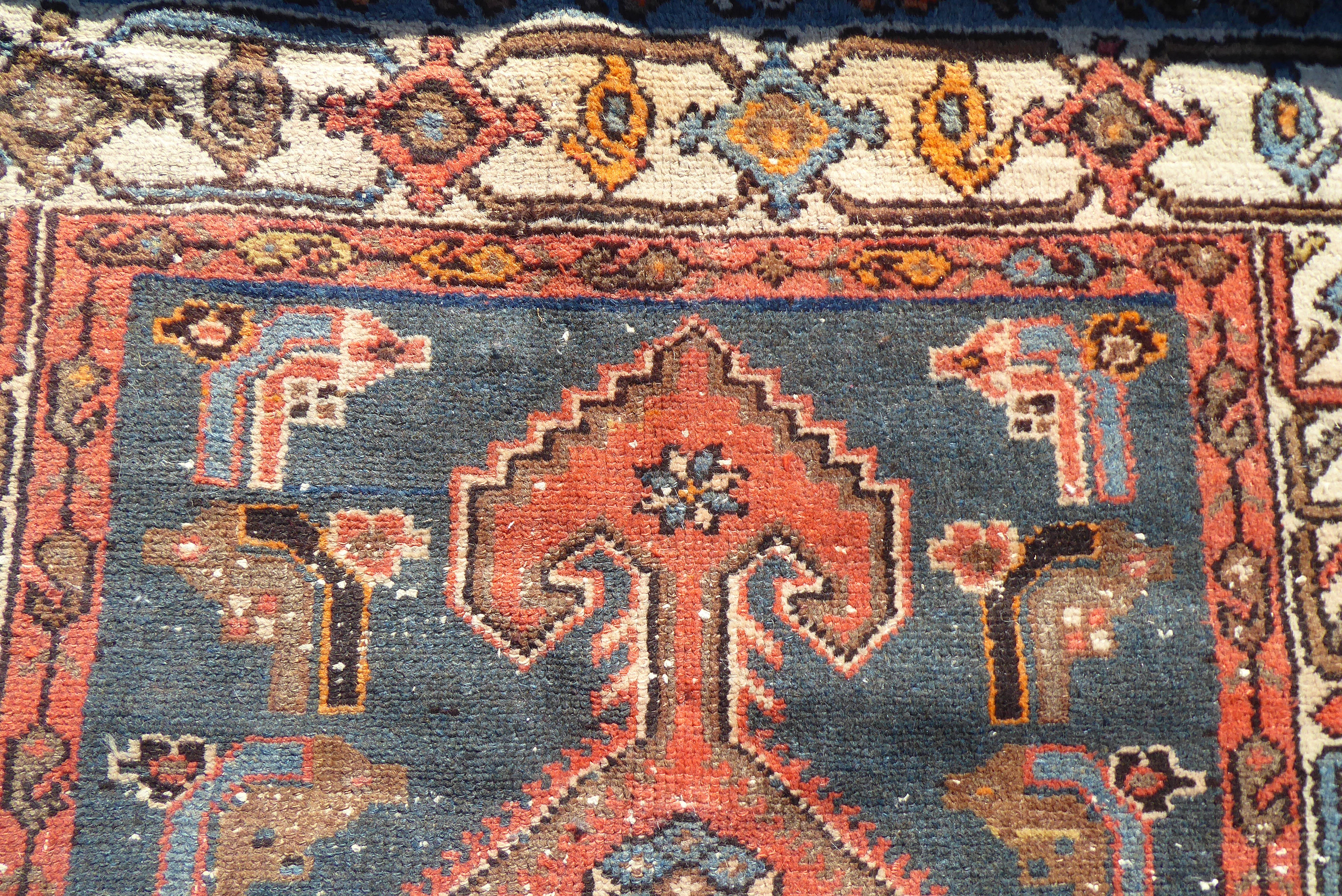 An early 20thC Mazlaghan (Hamadan) rug with central pole medallion, on a blue ground within a - Bild 4 aus 5