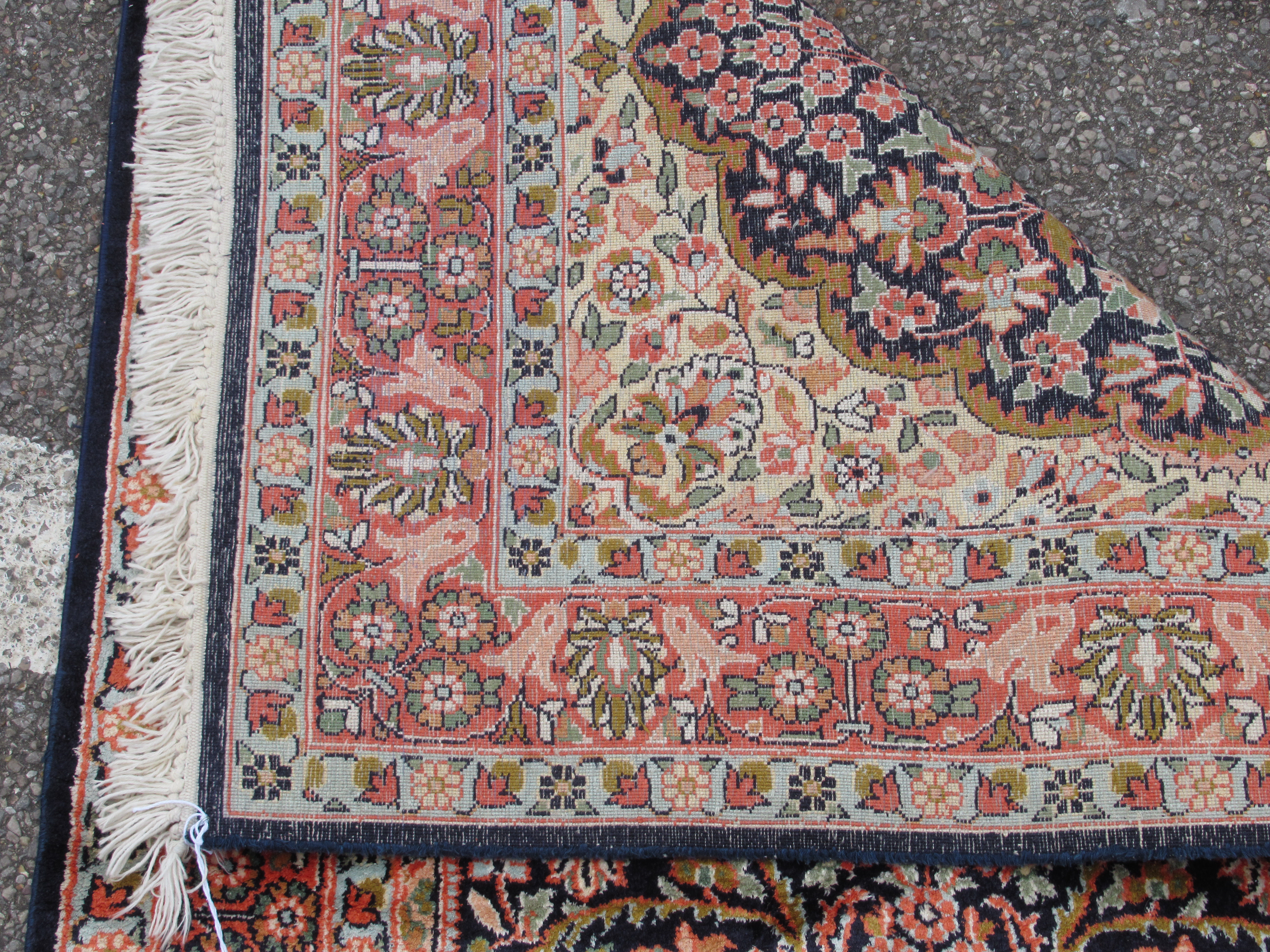 A Kelim part silk prayer rug, decorated with floral designs, on a multi-coloured ground with a - Bild 5 aus 5
