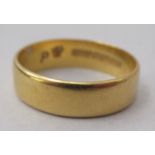 A 22ct gold wedding ring