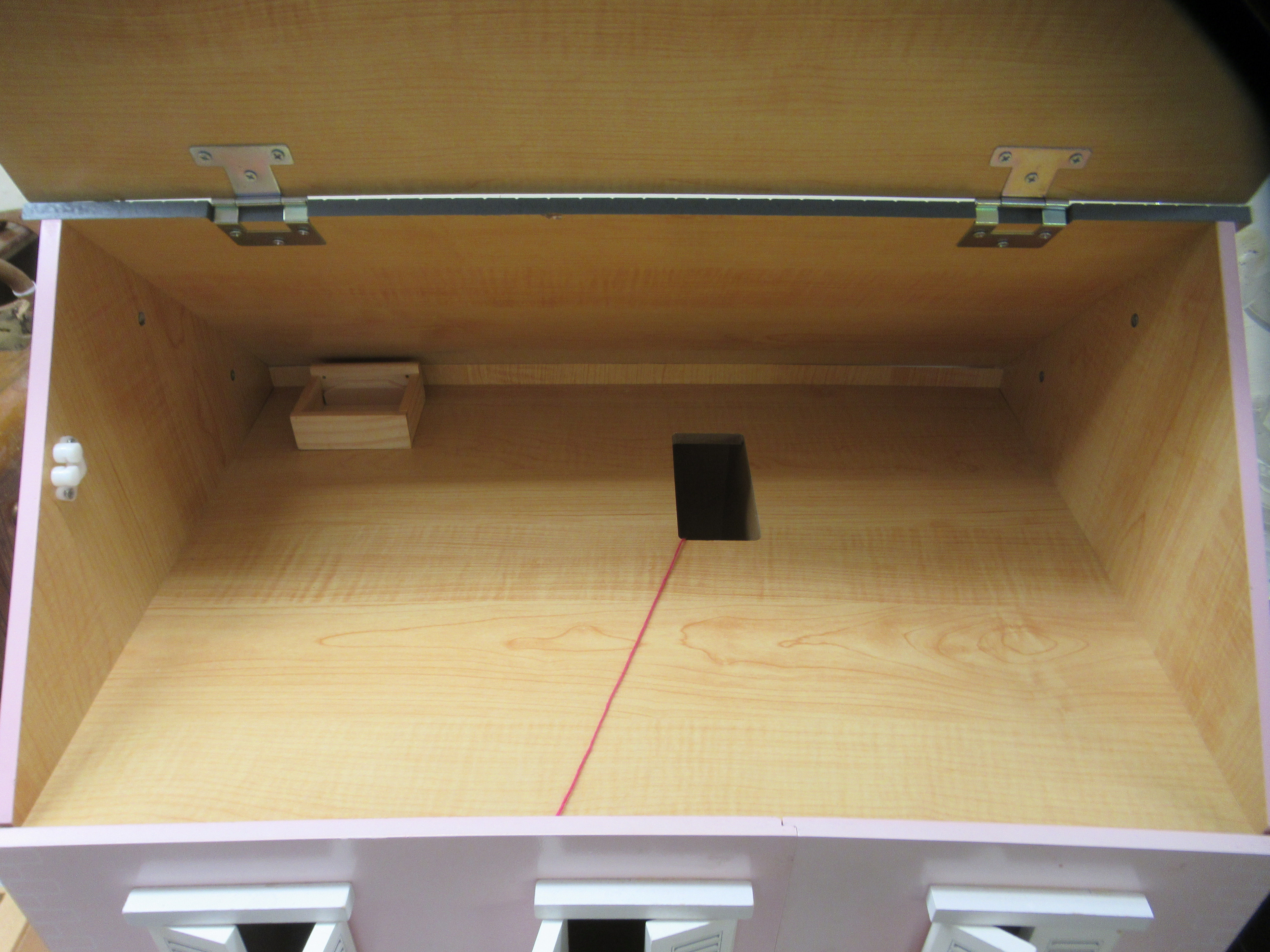 A modern MDF dolls house with a hinged roof and double opening front  24"h  24"w - Image 3 of 4