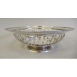 An Edwardian silver fruit basket with uniformly looped wire sides and gadrooned border ornament to