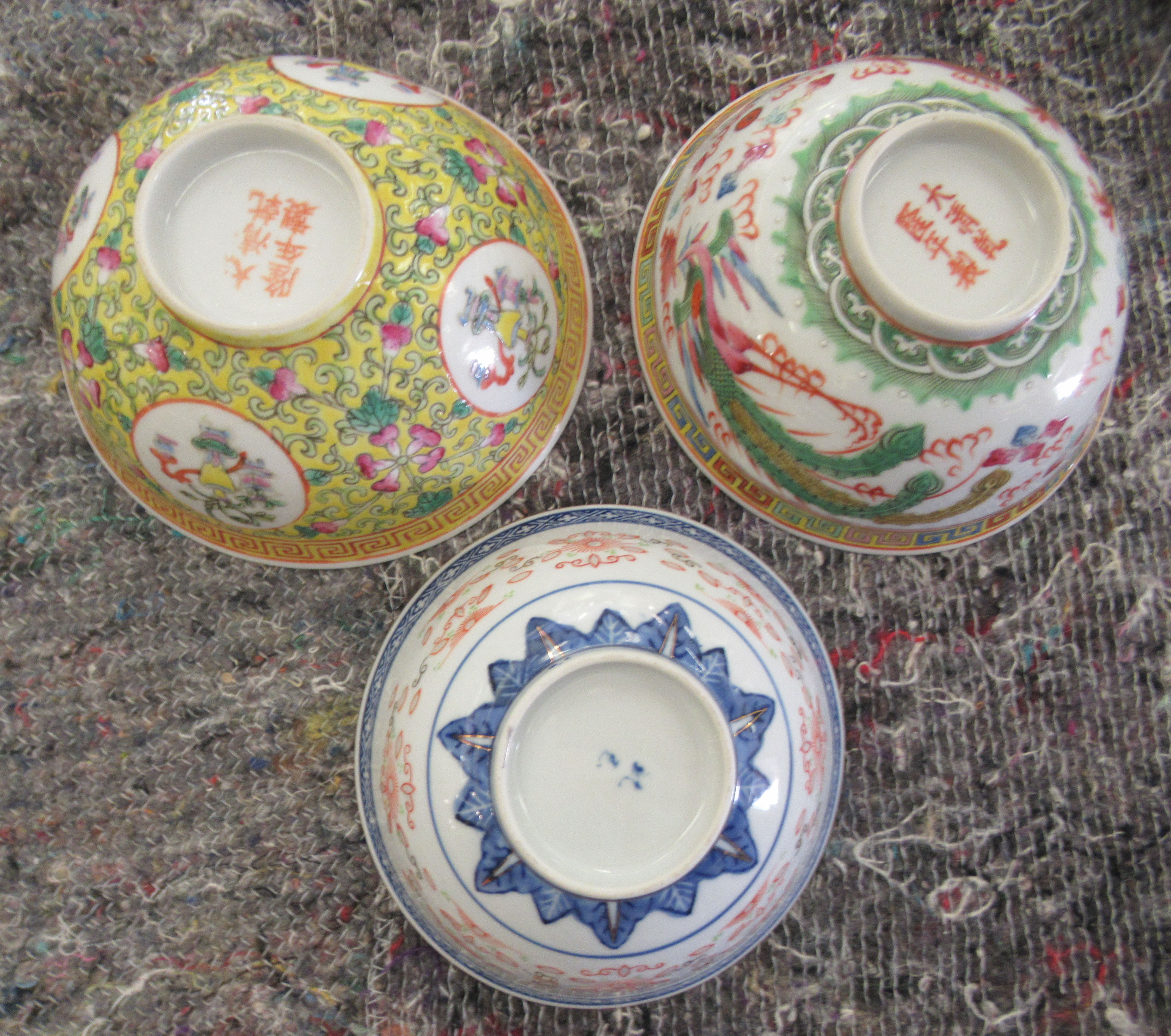 Modern Chinese porcelain tableware: to include a four part food warmer; and six footed bowls - Image 4 of 11