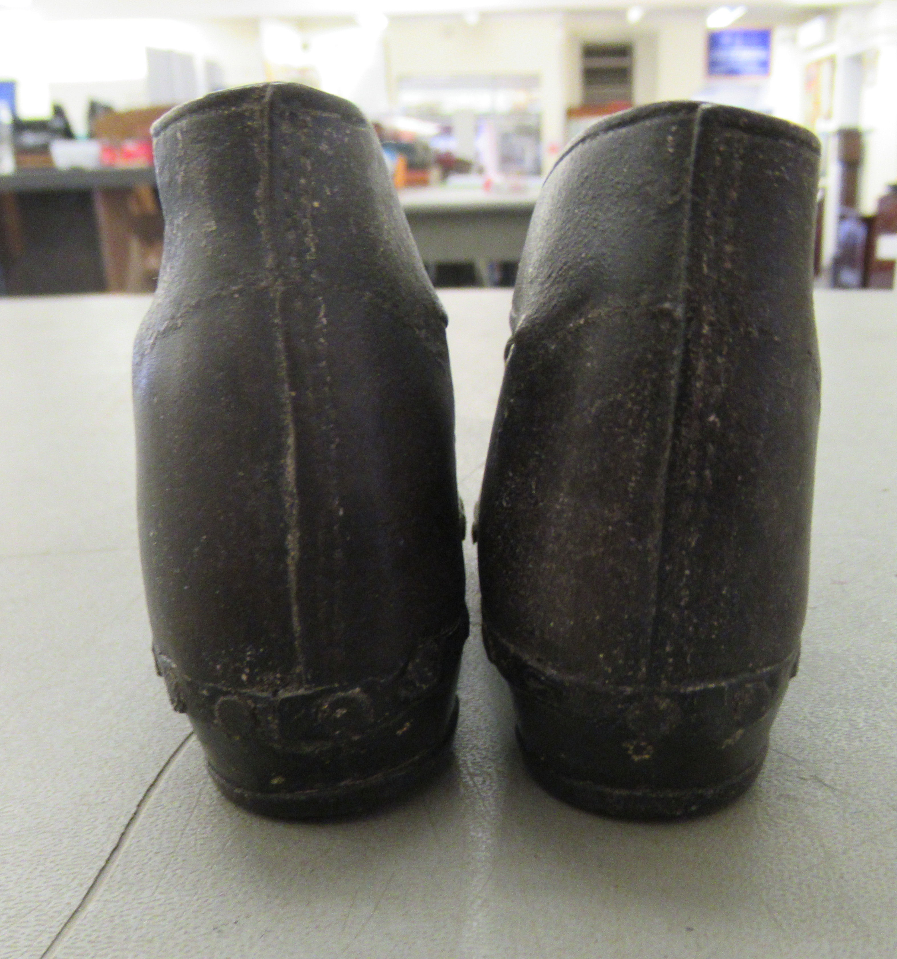 A child's pair of 19thC clogs with wooden soles and rivetted hide uppers - Image 4 of 6