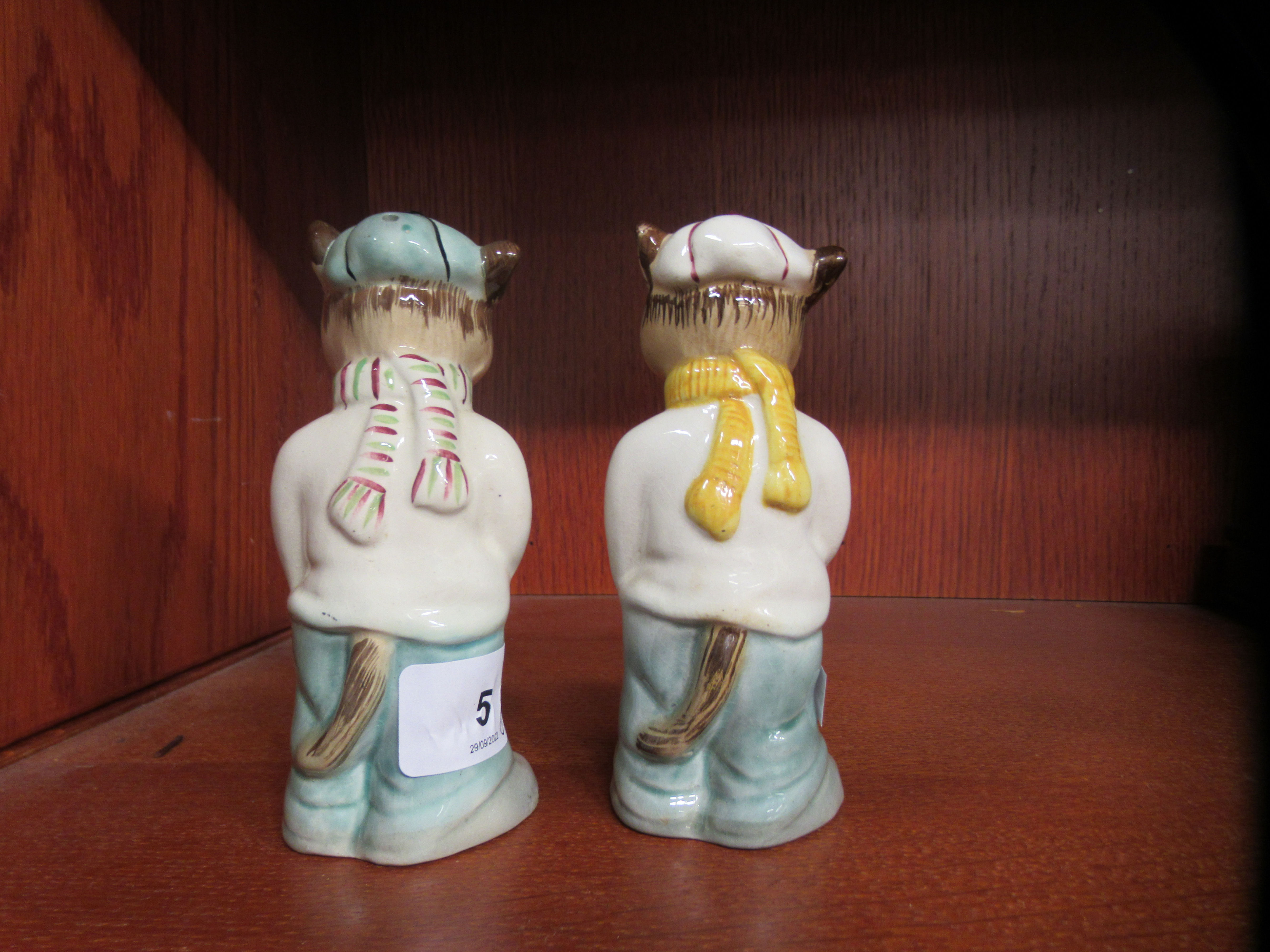 Two novelty Wheelman china salt and pepper shakers, fashioned as a casually dressed Chipmunks  6"h - Bild 2 aus 3