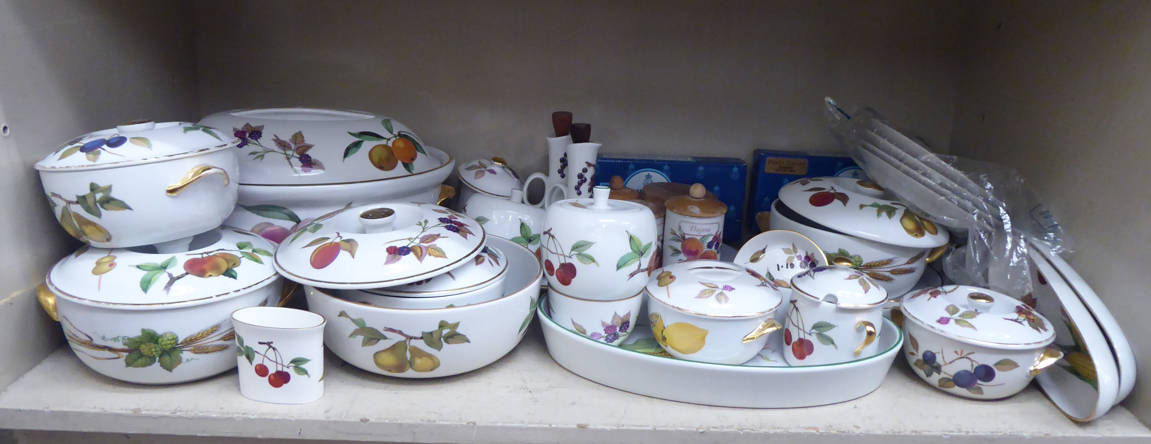 Evesham Worcester porcelain tea and dinnerware
