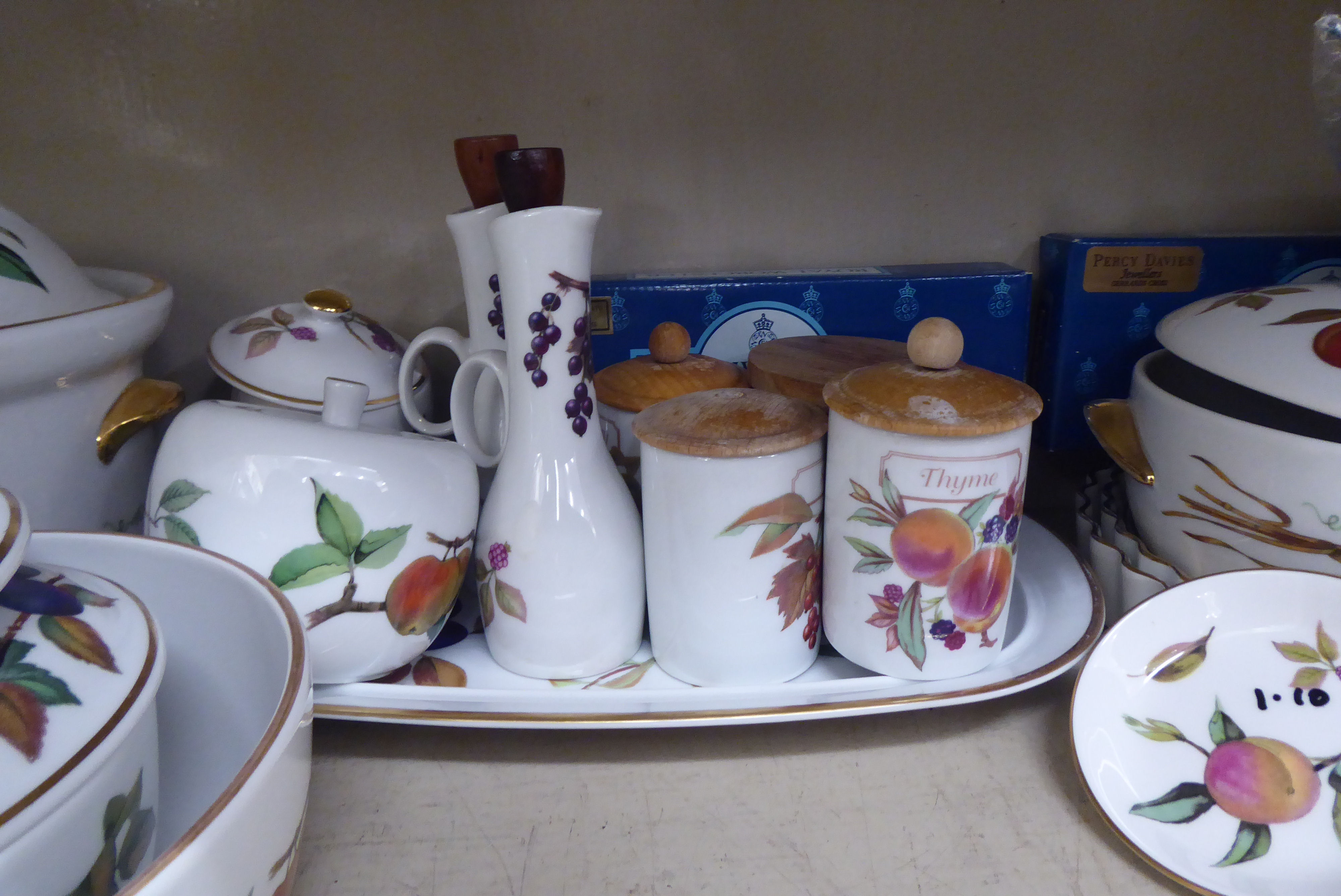 Evesham Worcester porcelain tea and dinnerware - Image 4 of 6