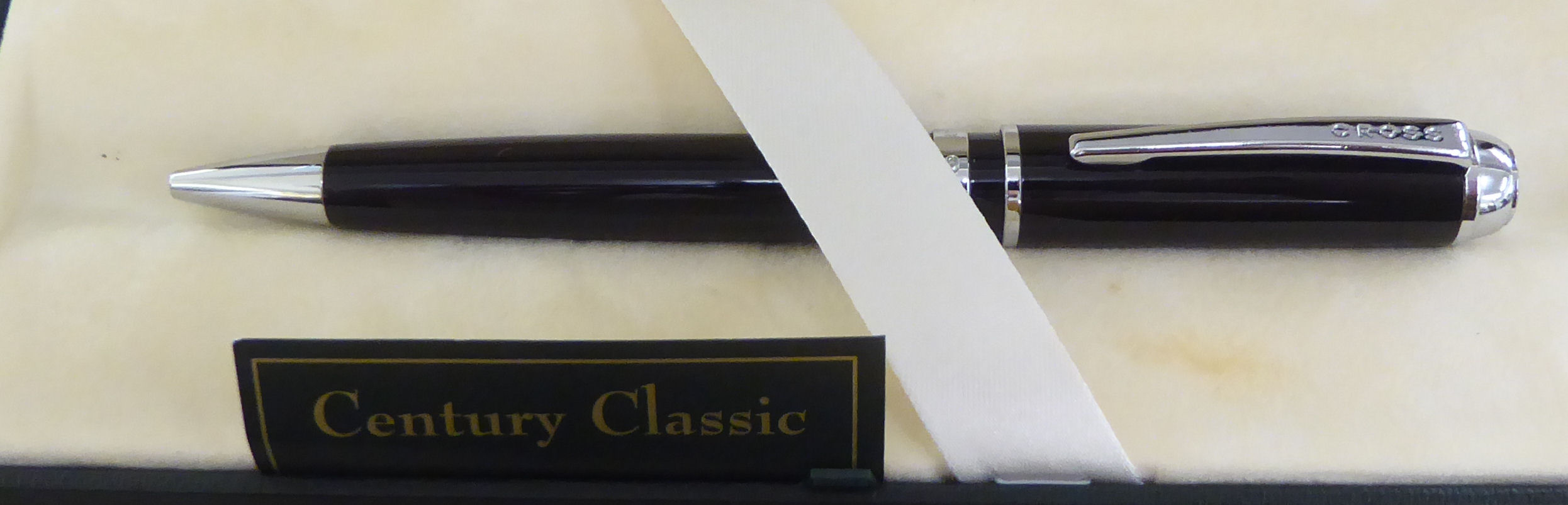 Two Balenciaga pens  boxed; and a Cross Century Classic pen  cased - Image 2 of 5