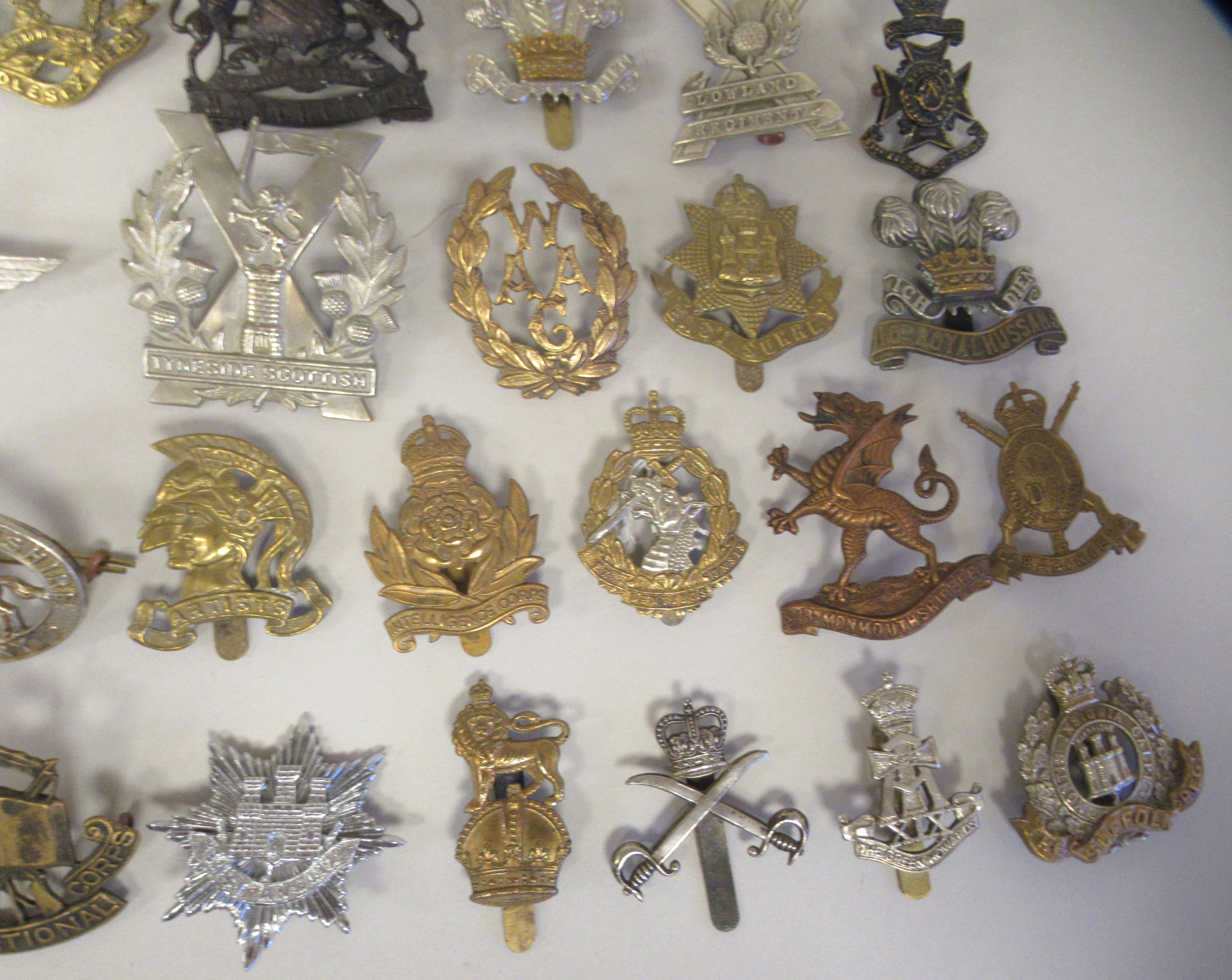 Approx. fifty military cap badges and other insignia, some copies: to include 10 Royal Hussars; - Image 4 of 6