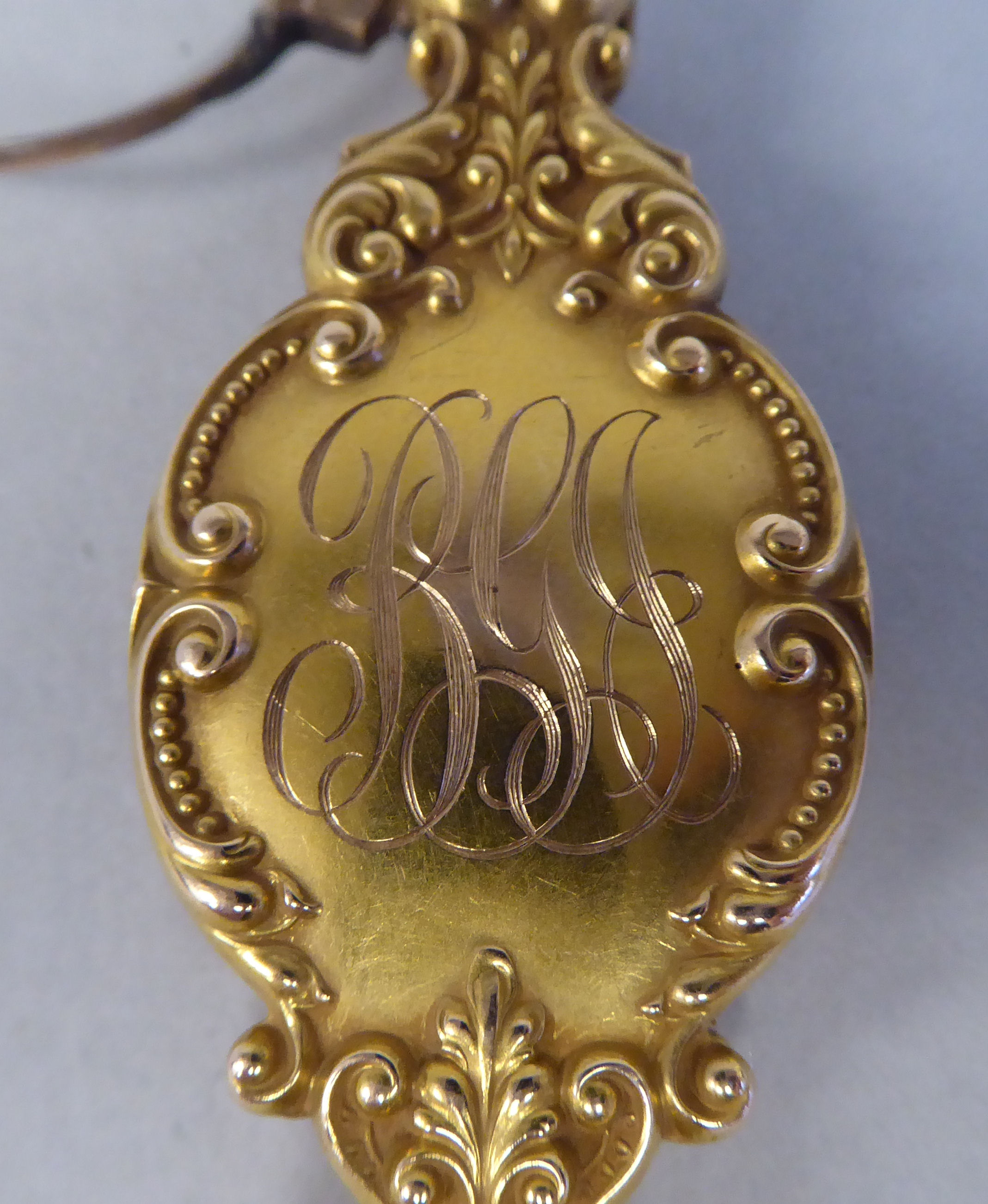 A late 19thC gilt metal mounted lorgnette, decoratively cast with engraved and other ornament and - Image 3 of 4