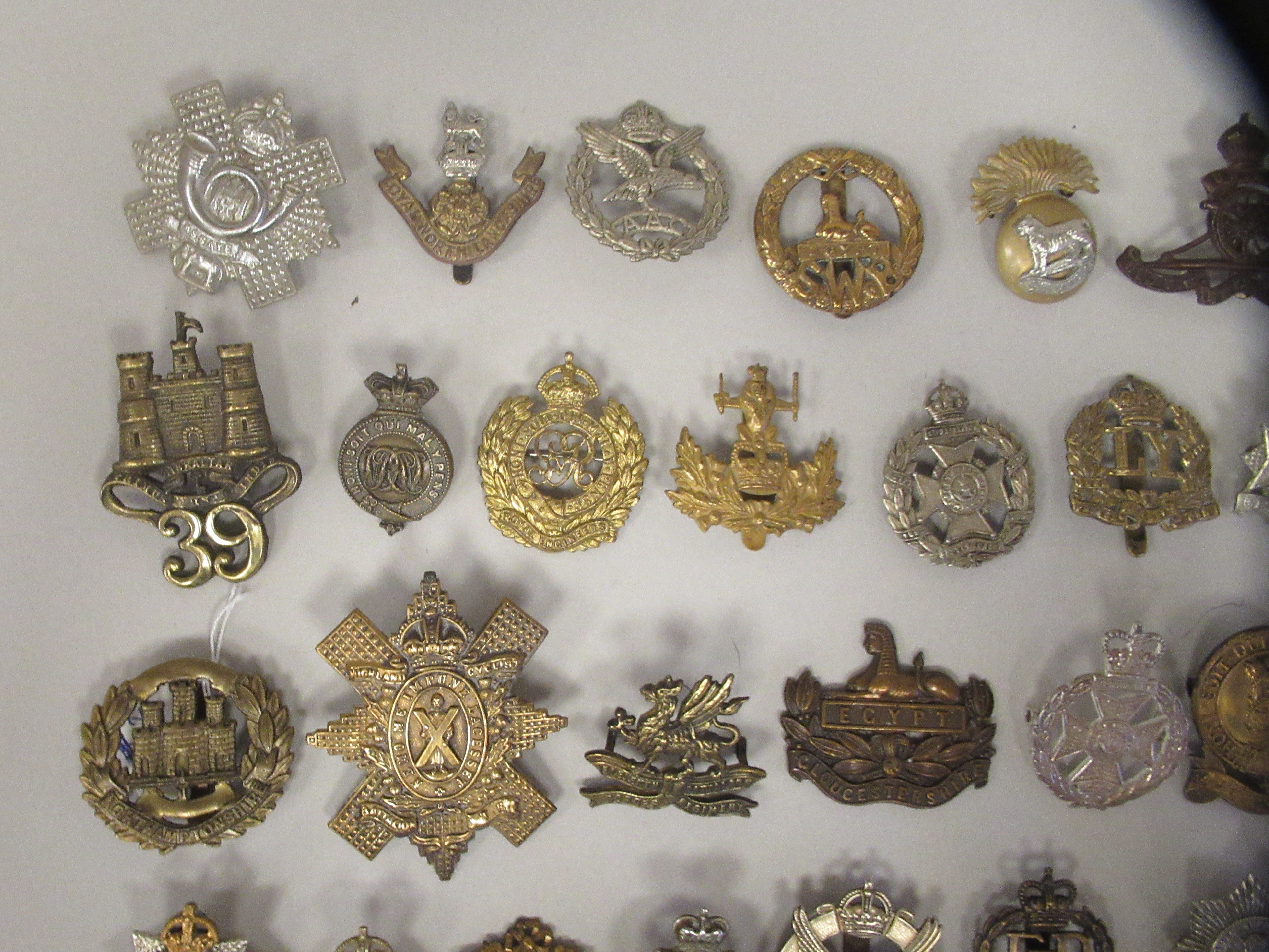 Approx. fifty military cap badges and other insignia, some copies: to include The Glider Pilot - Image 2 of 6