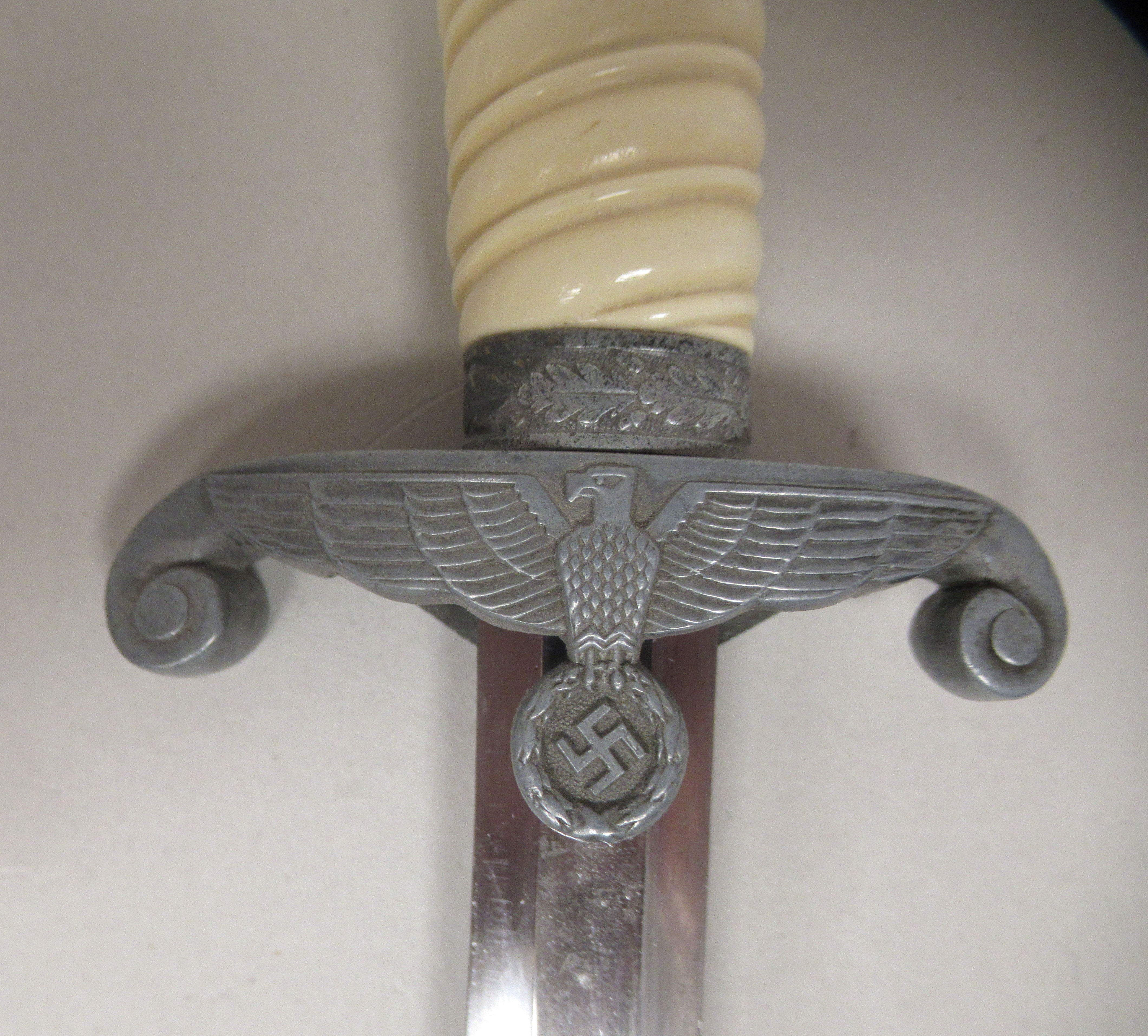 A German Third Reich era army officer's dagger with a wrythen moulded celluloid grip, alloy - Image 7 of 9