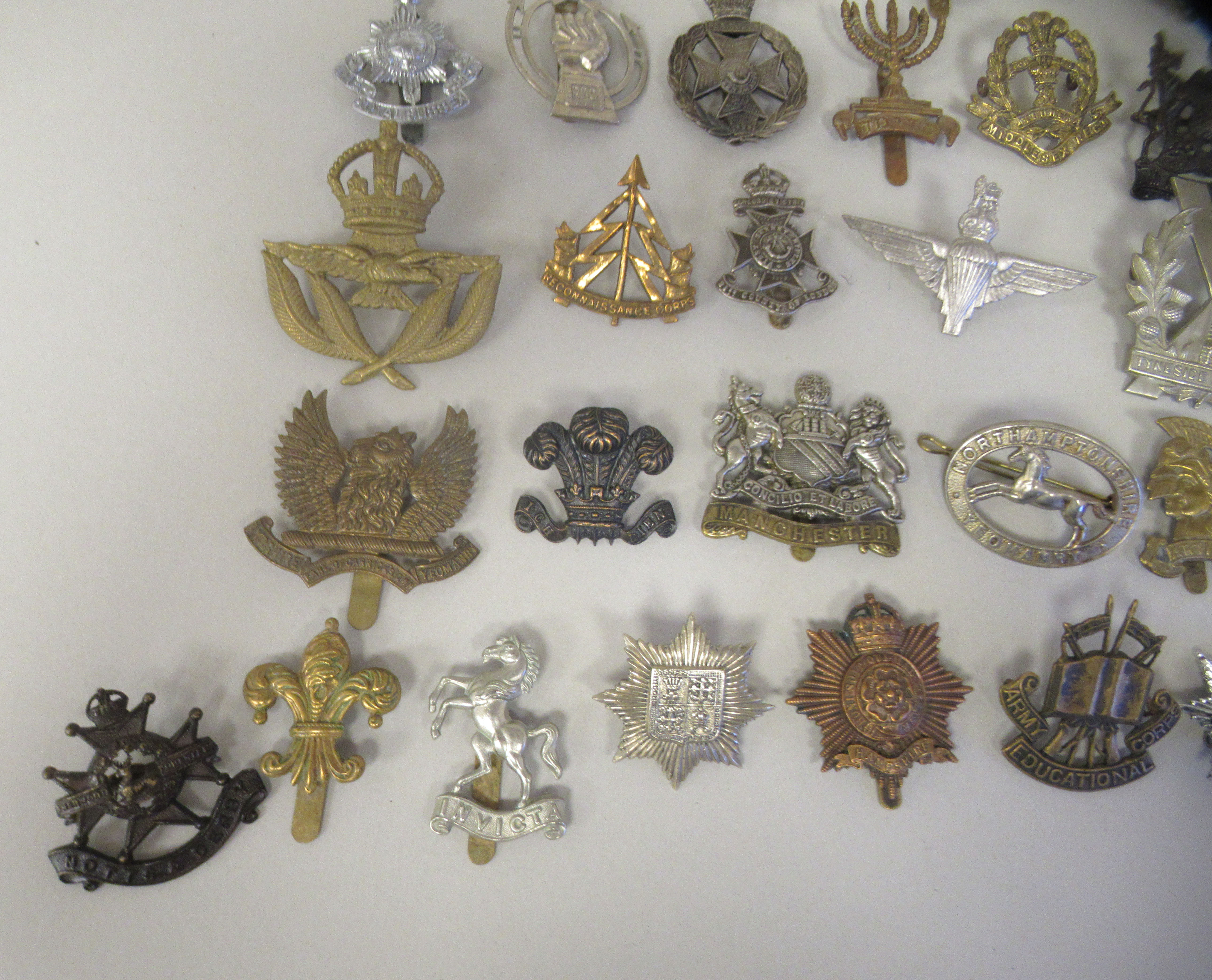 Approx. fifty military cap badges and other insignia, some copies: to include 10 Royal Hussars; - Image 5 of 6