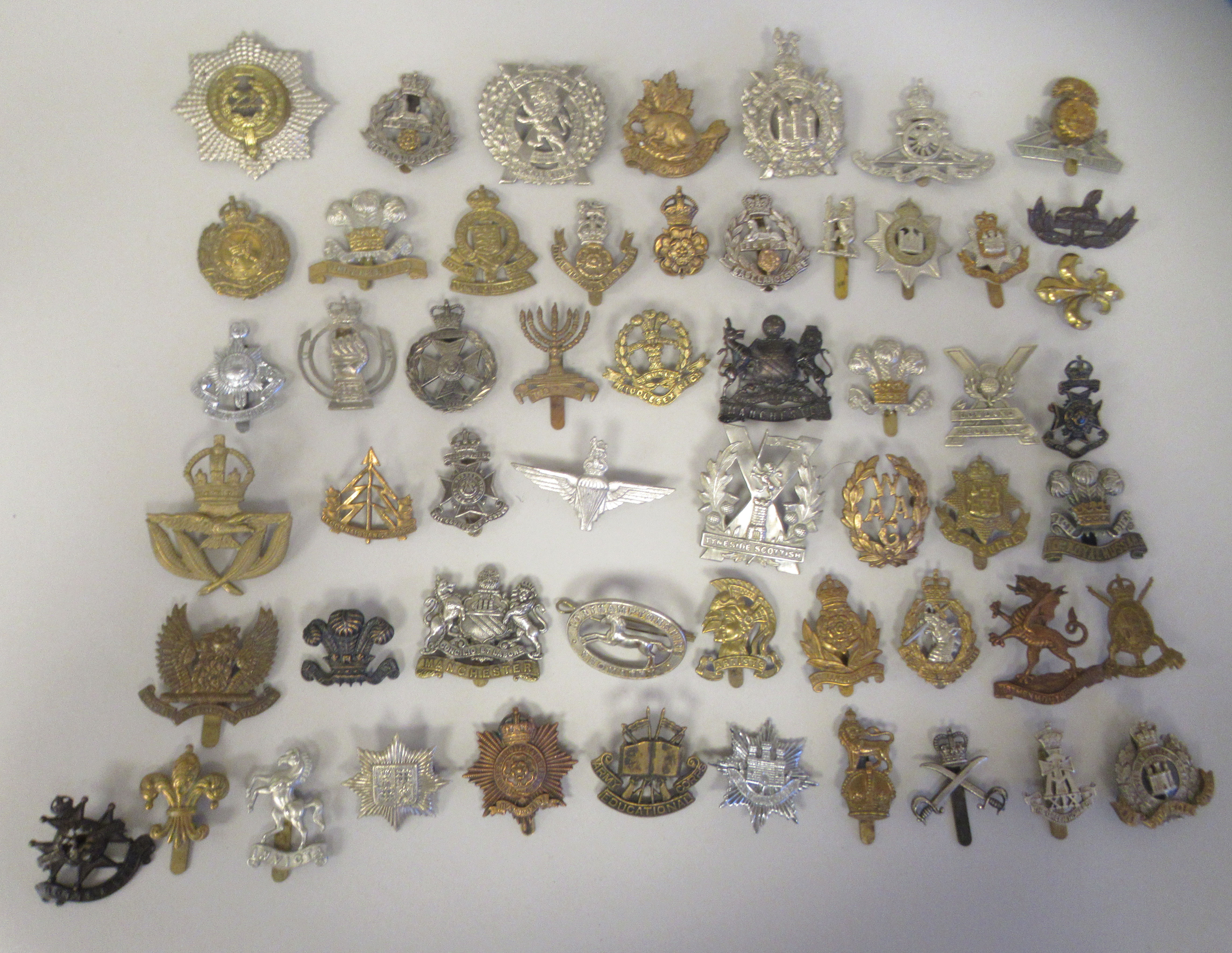 Approx. fifty military cap badges and other insignia, some copies: to include 10 Royal Hussars;