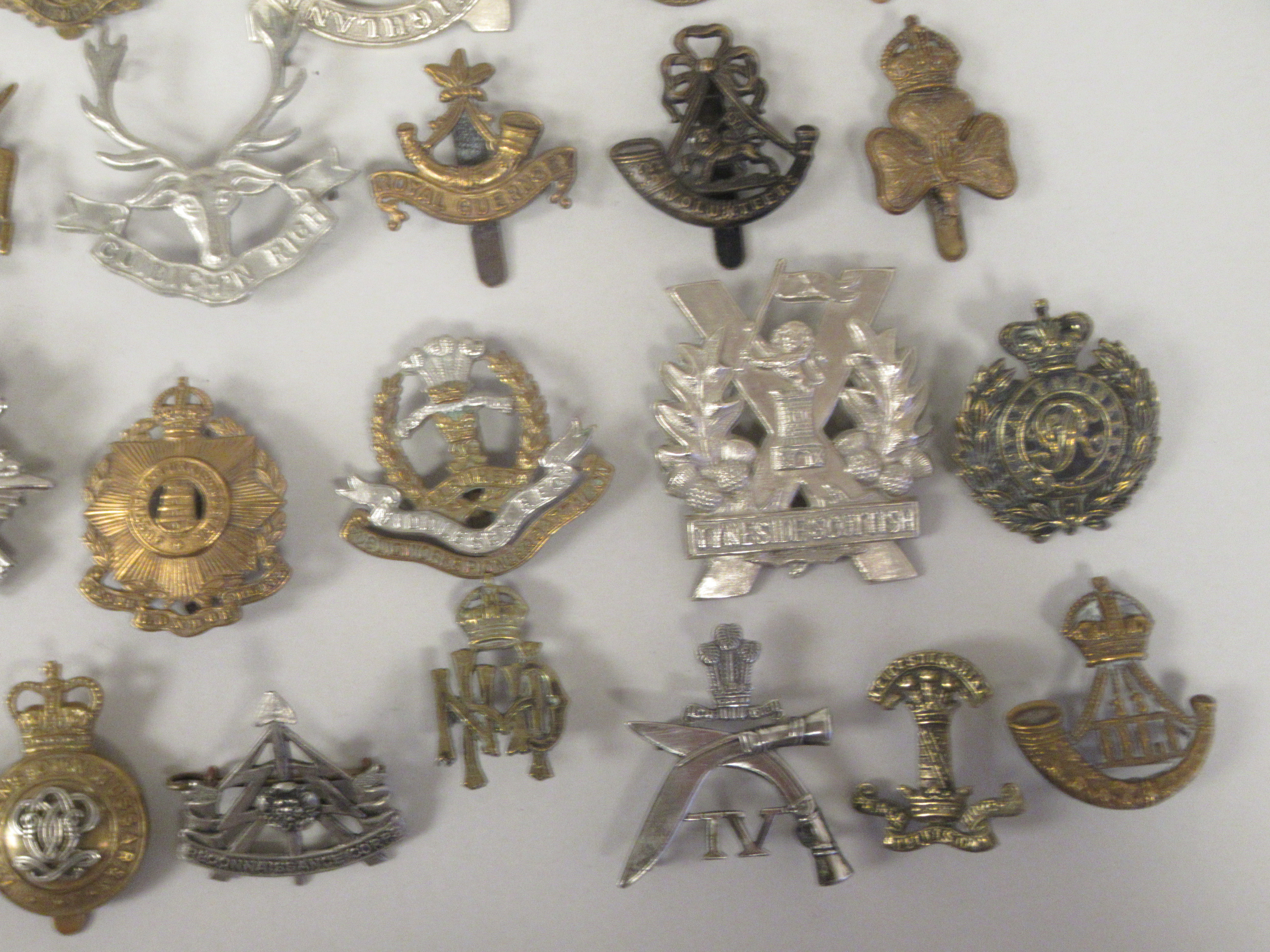 Approx. fifty military cap badges and other insignia, some copies: to include Mine Clearance - Image 4 of 6