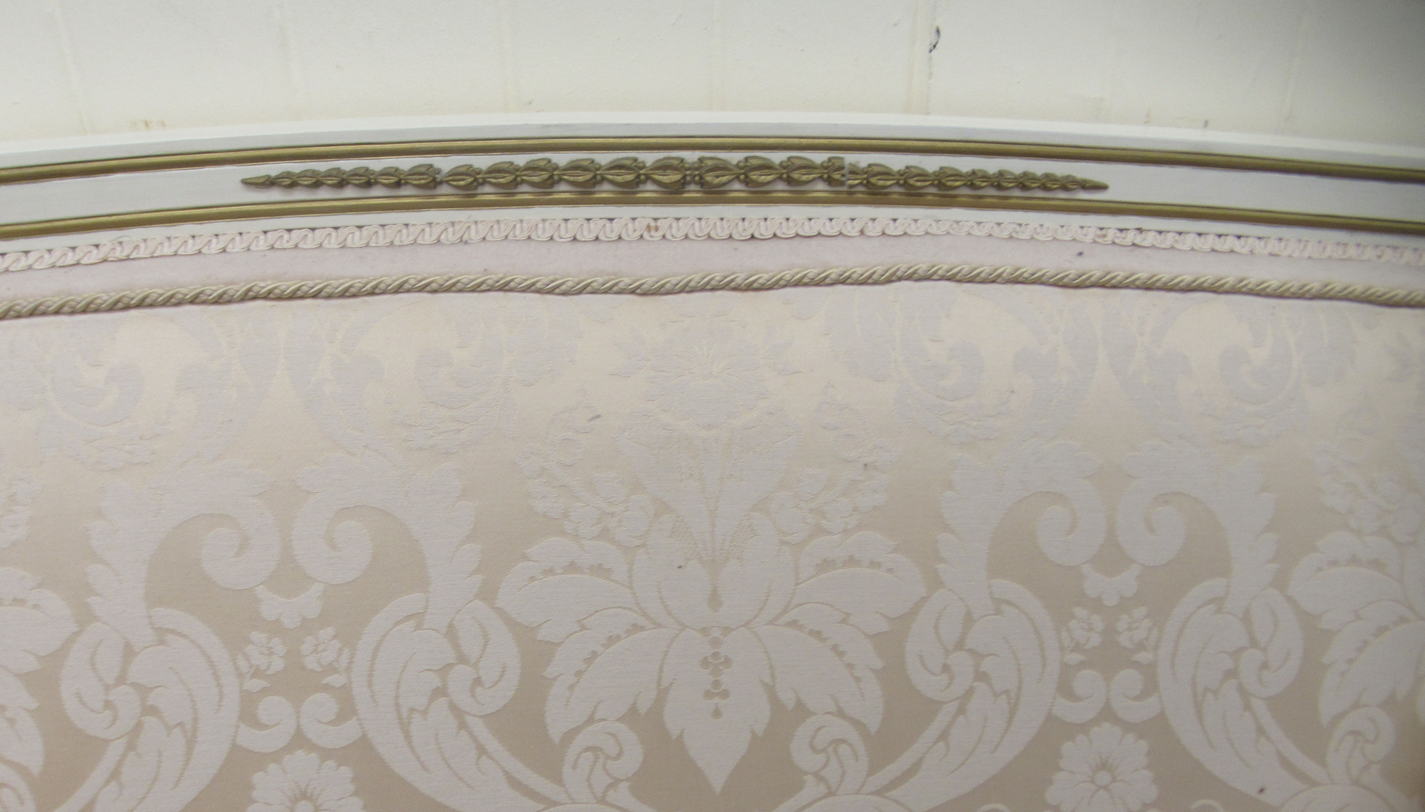A late 19thC style Continental cream painted and gilded showwood framed settee with a low arch - Image 2 of 6