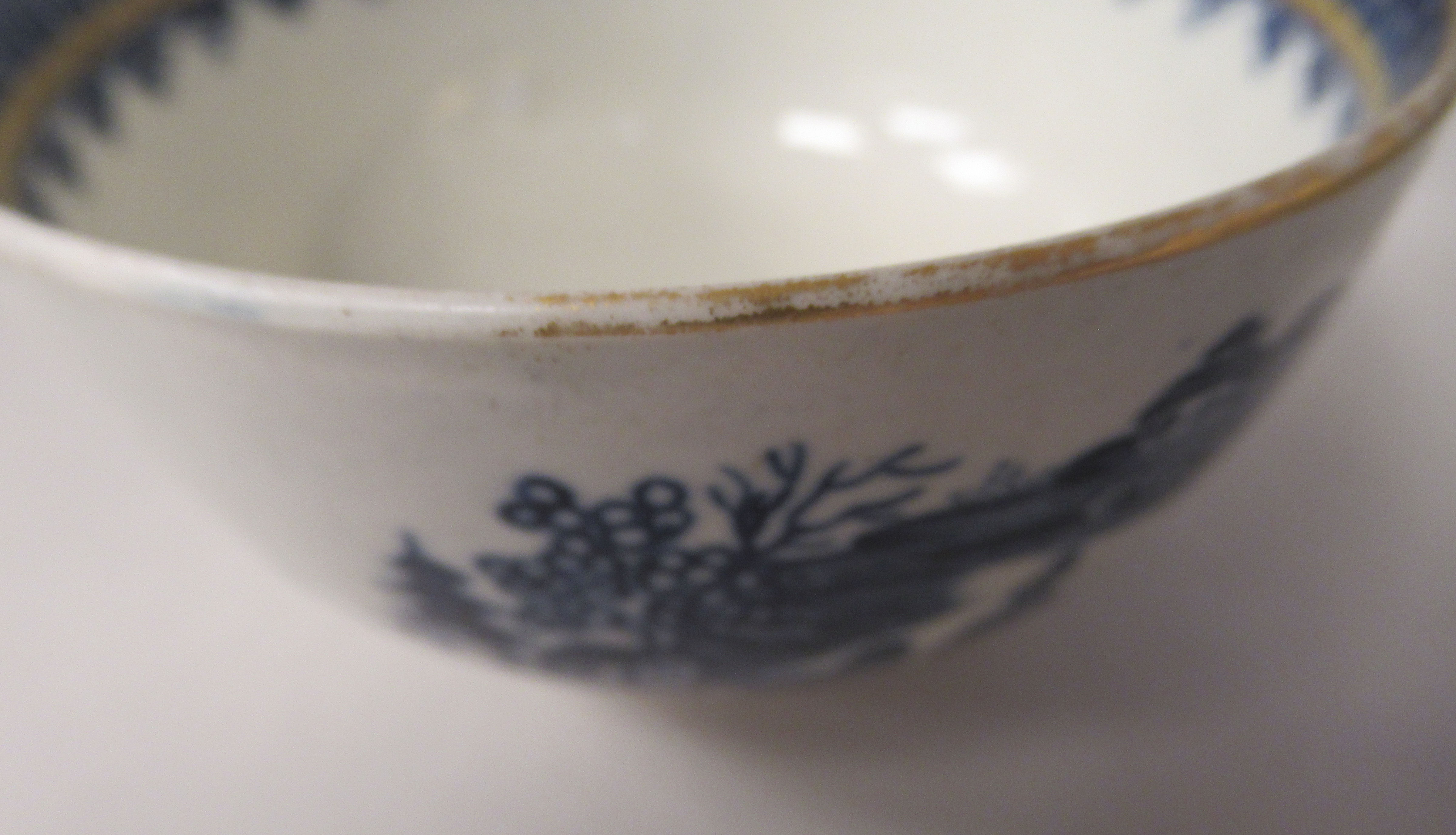 A set of five late 18thC Worcester porcelain tea bowls and four matching saucers, decorated in - Image 7 of 8
