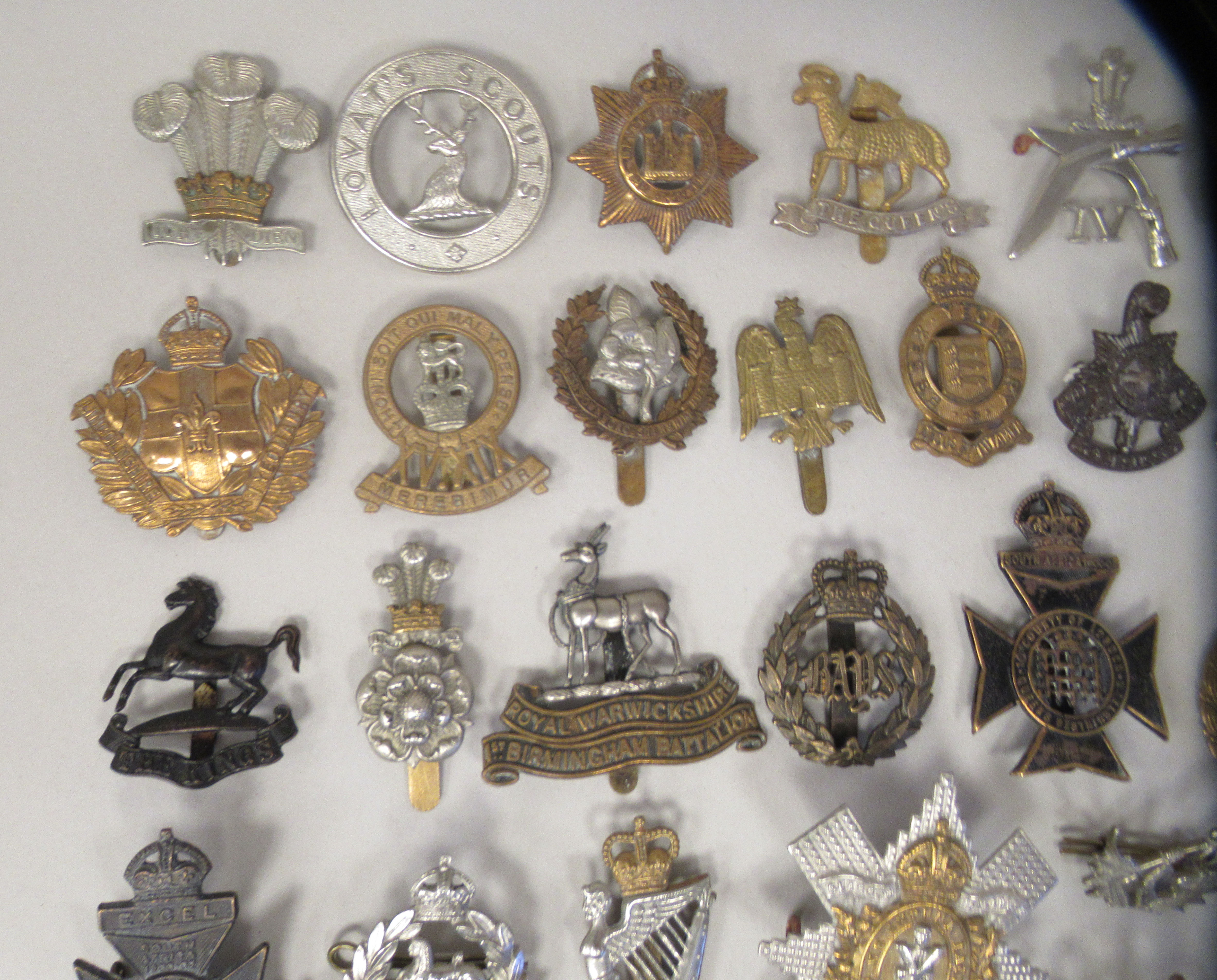 Approx. fifty military cap badges and other insignia, some copies: to include County of London - Image 2 of 6