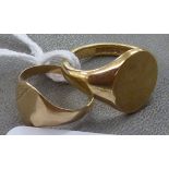 Two similar 9ct gold signet rings, one with engraved ornament