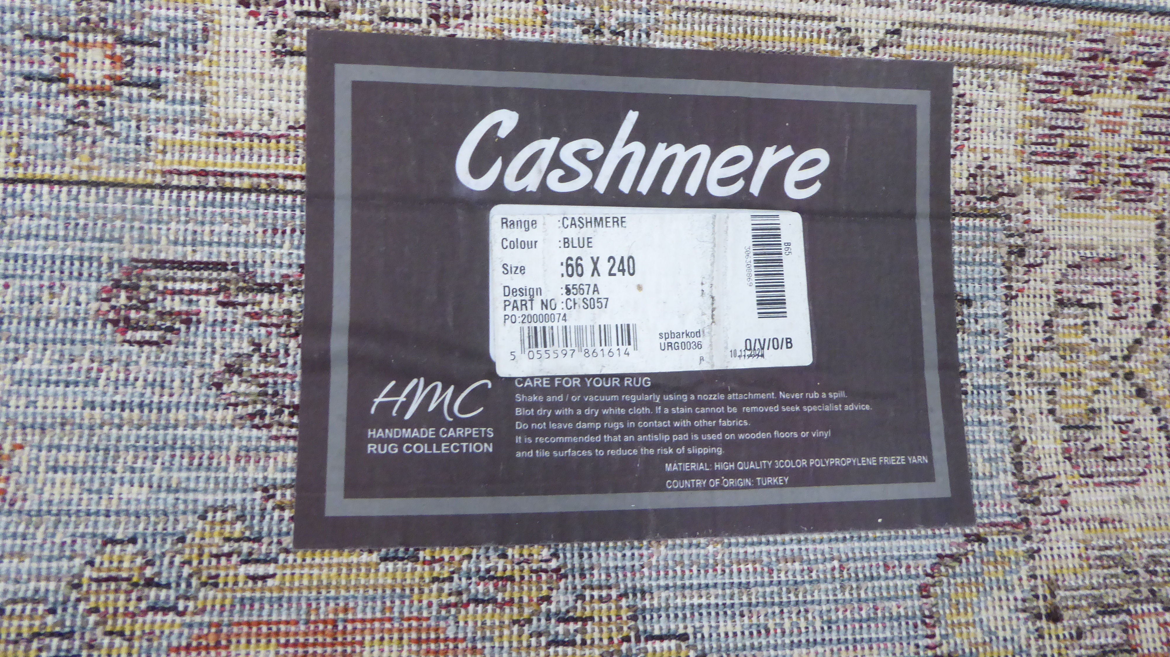 A HMC machine made runner from their Cashmere range  26" x 91" - Image 3 of 3