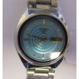 A vintage Seiko 5 automatic, stainless steel cased bracelet watch, faced by an aqua baton dial