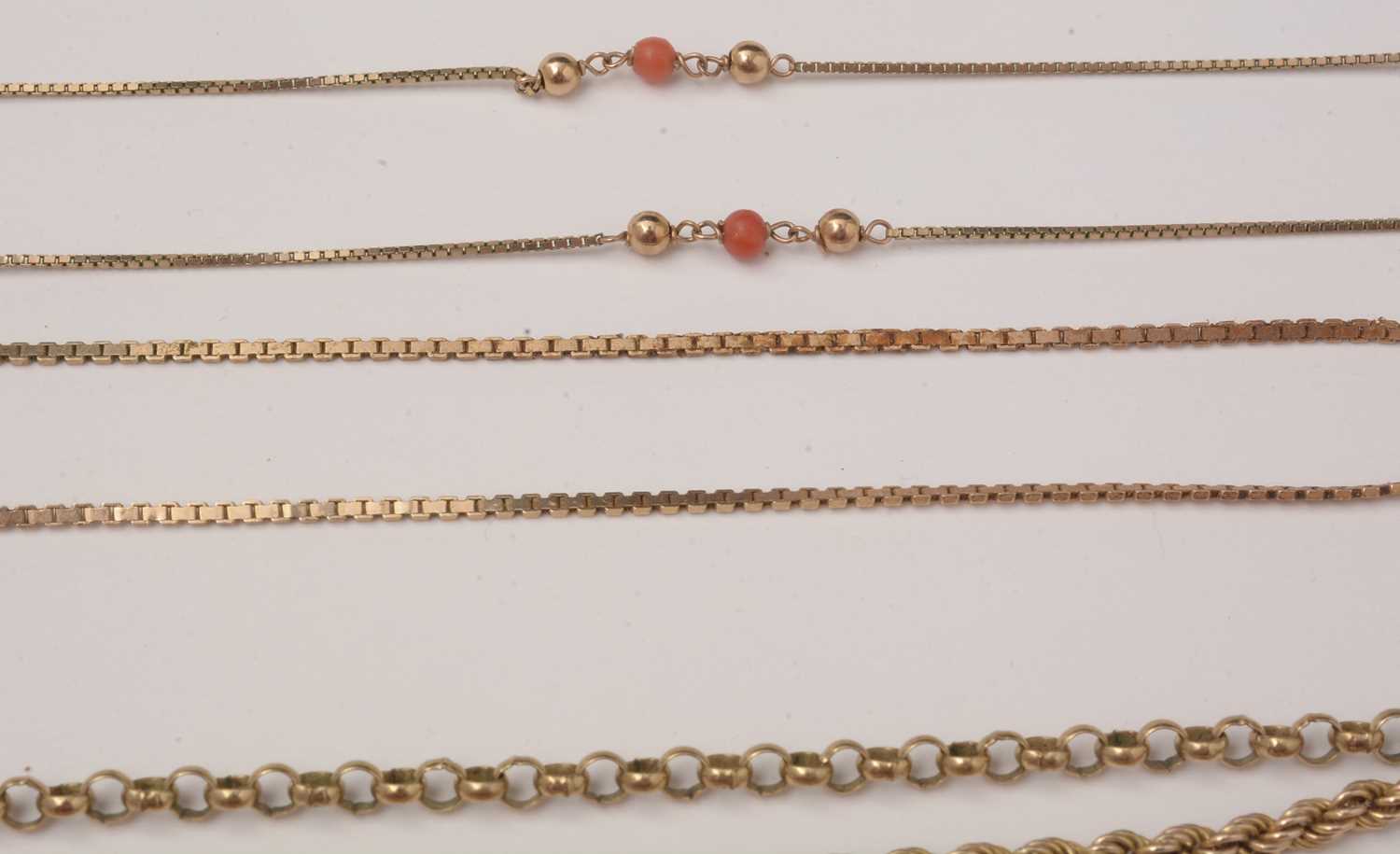 A selection of 9ct gold and yellow metal chains, - Image 3 of 4