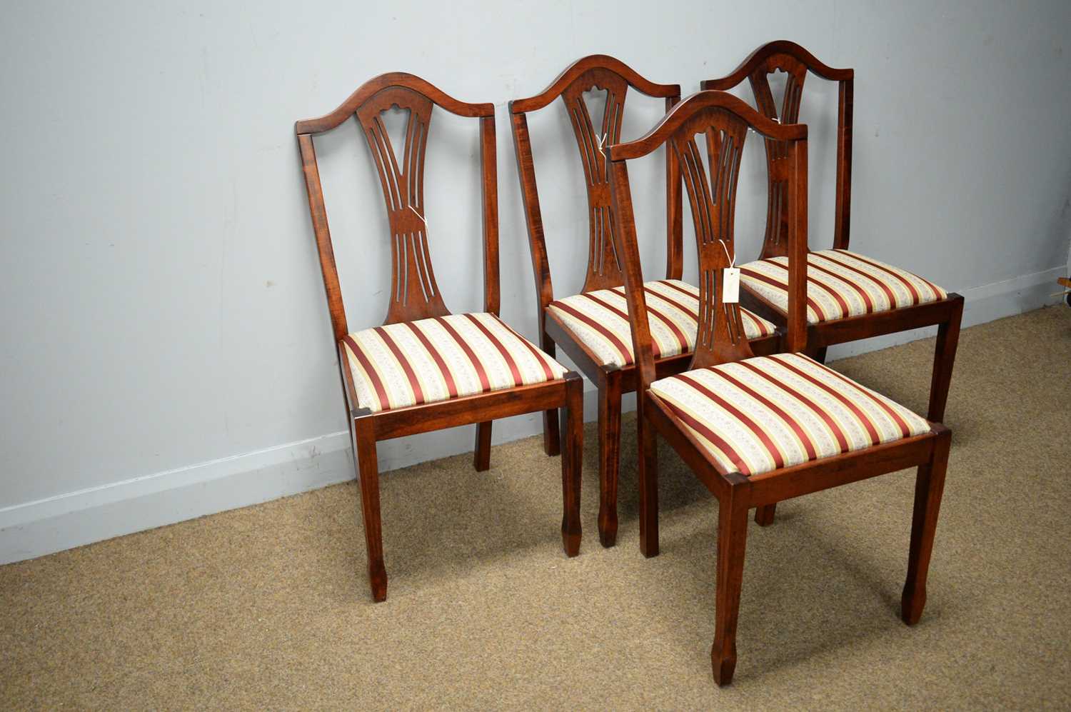 Four Georgian style dining chairs by Newplan - Bild 2 aus 2