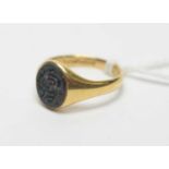 An antique 18ct gold and bloodstone signet ring