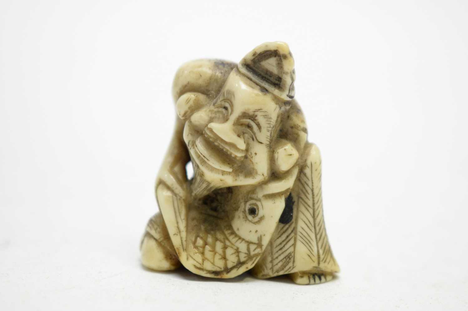 Two Japanese netsuke and a toggle - Bild 4 aus 6