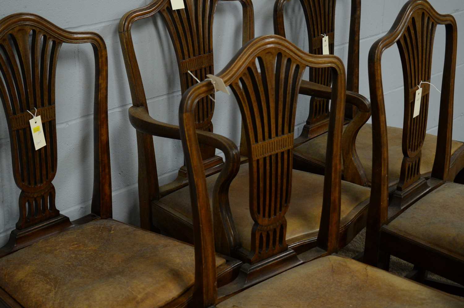 Set of six Hepplewhite style mahogany dining chairs. - Bild 3 aus 3