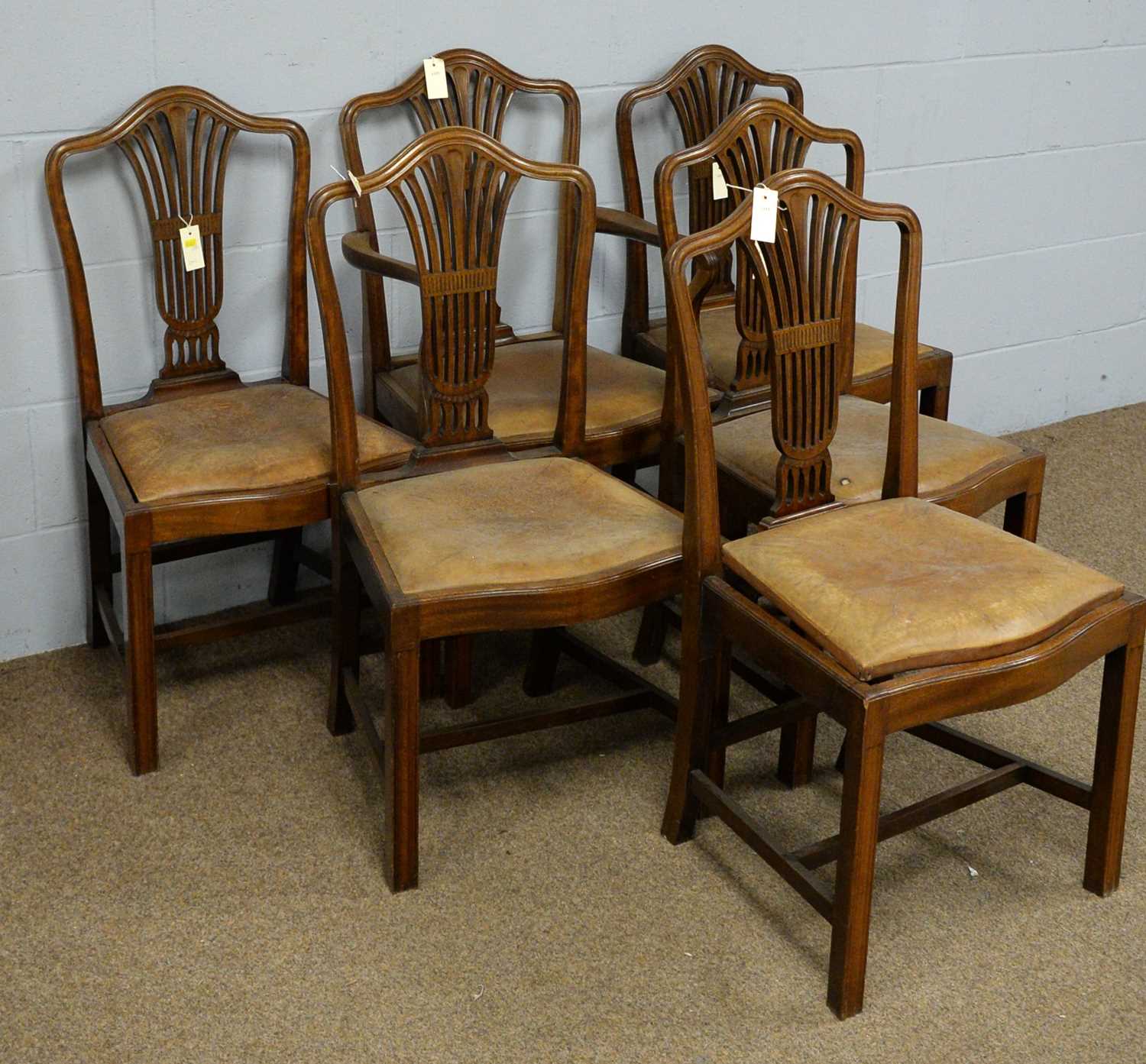 Set of six Hepplewhite style mahogany dining chairs. - Bild 2 aus 3