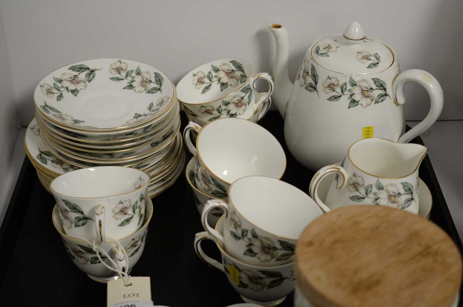 Crown Staffordshire tea service; and other ceramics. - Bild 2 aus 3